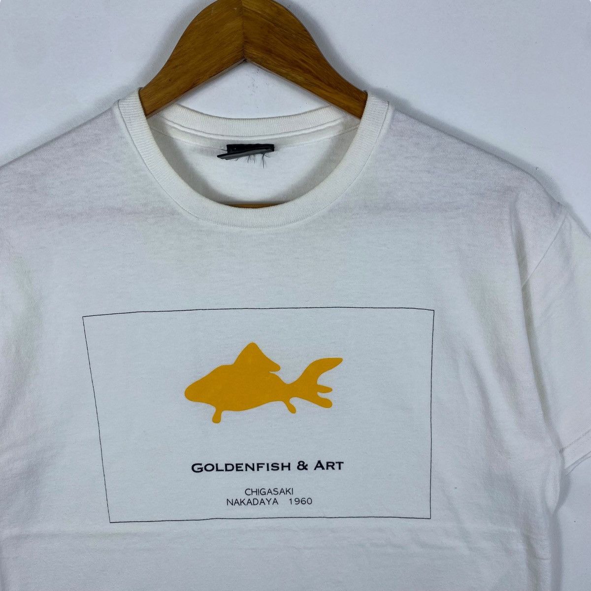 Japanese Brand GOLDENFISH & ART Chigasaki Nakadaya 1960 Graphic Tee Shirt Size US L / EU 52-54 / 3 - 2 Thumbnail