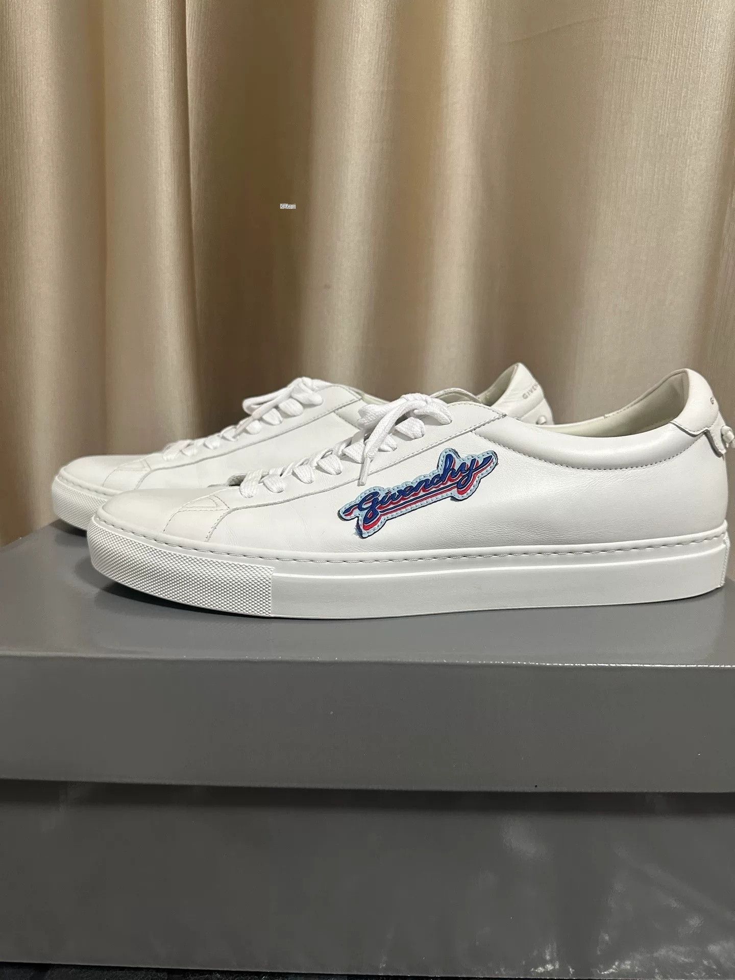 Givenchy Givenchy Low-Top White Sneakers Size US 12 / EU 45 - 2 Thumbnail