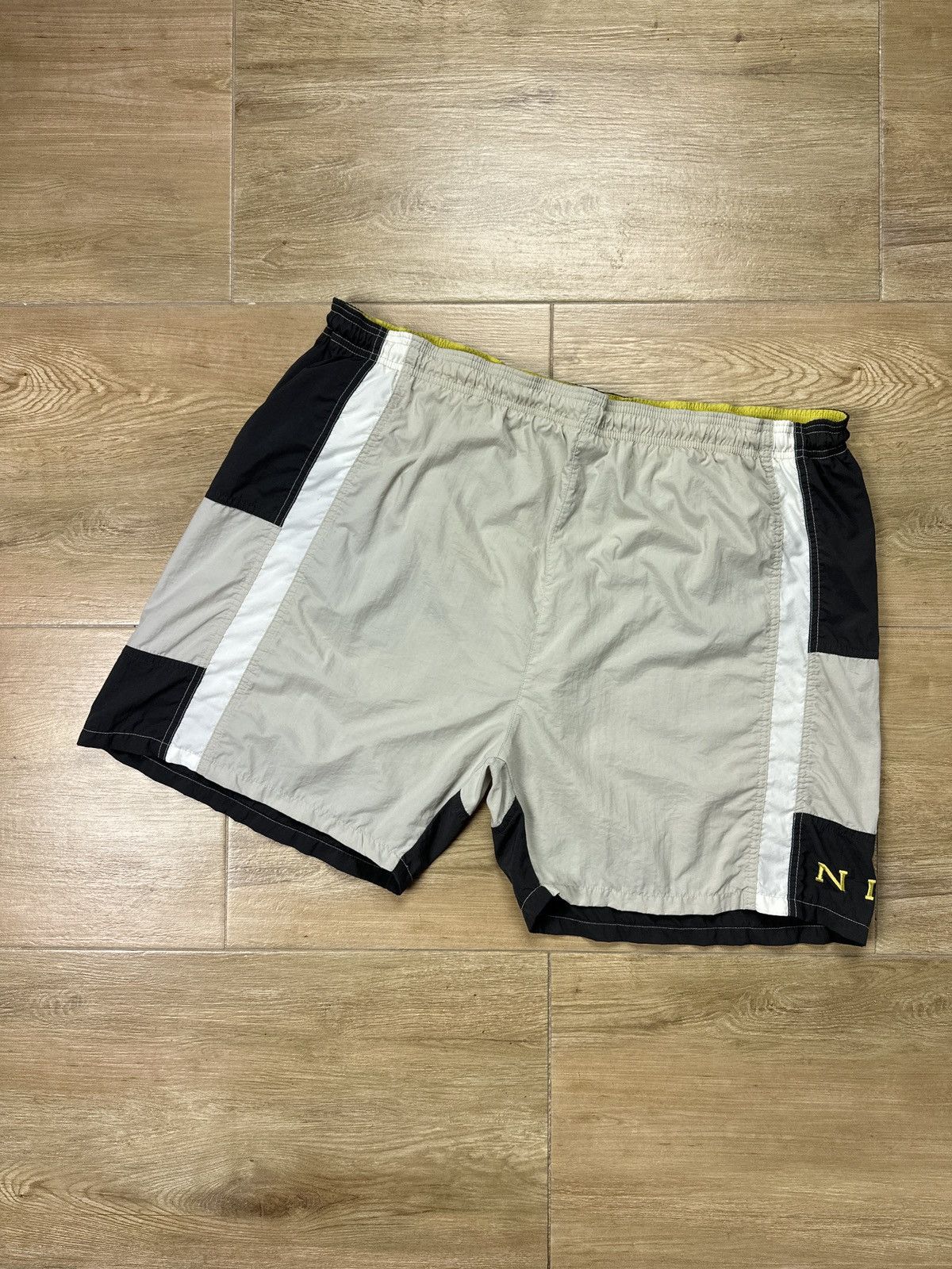 Nike × Vintage Vintage 90’s Nike Big Logo Nylon Shorts Size US 38 / EU 54 - 2 Thumbnail