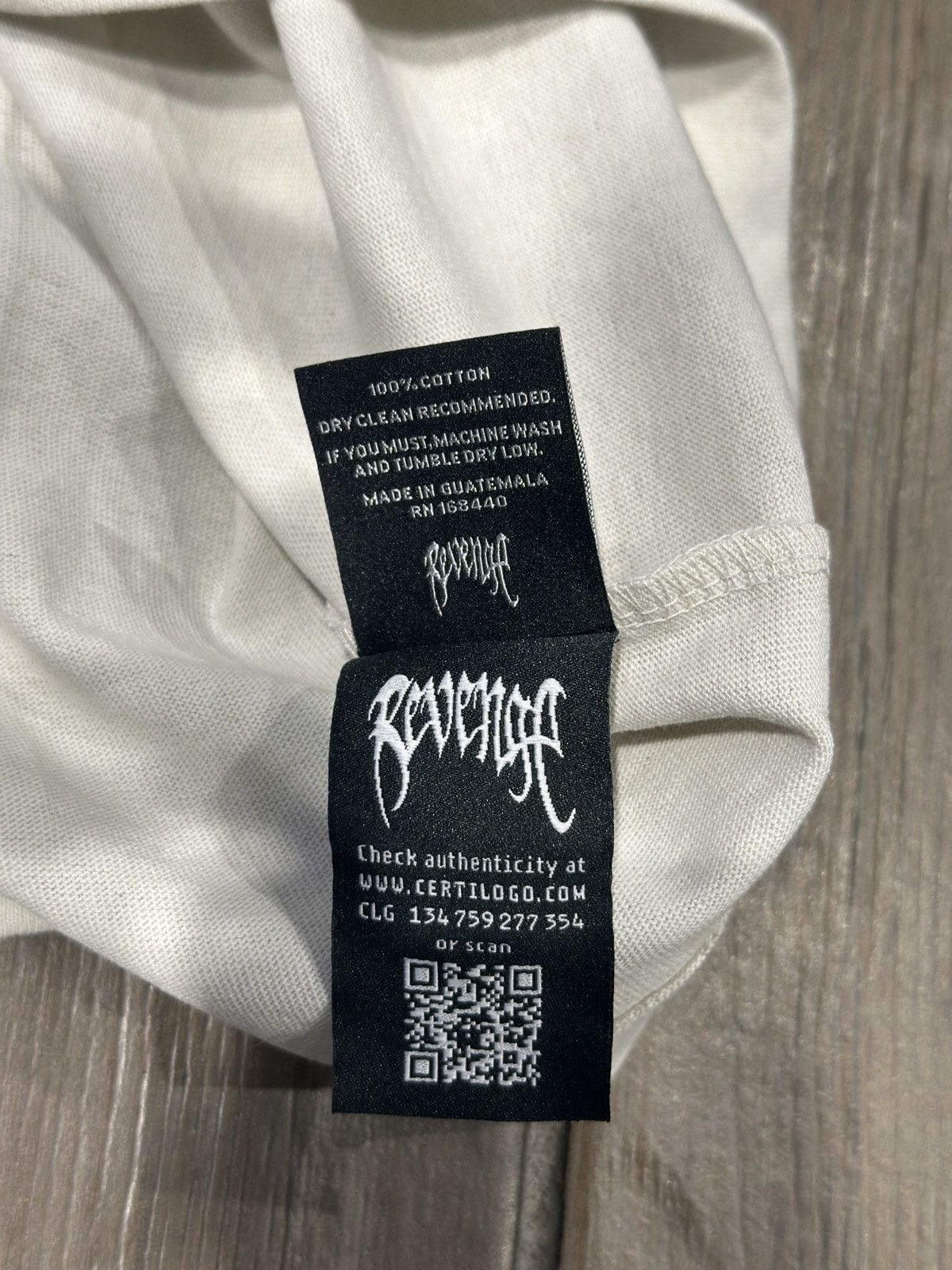 Revenge REVENGE ARCH LOGO CLAW CEMENT/RED TEE Size US S / EU 44-46 / 1 - 4 Thumbnail