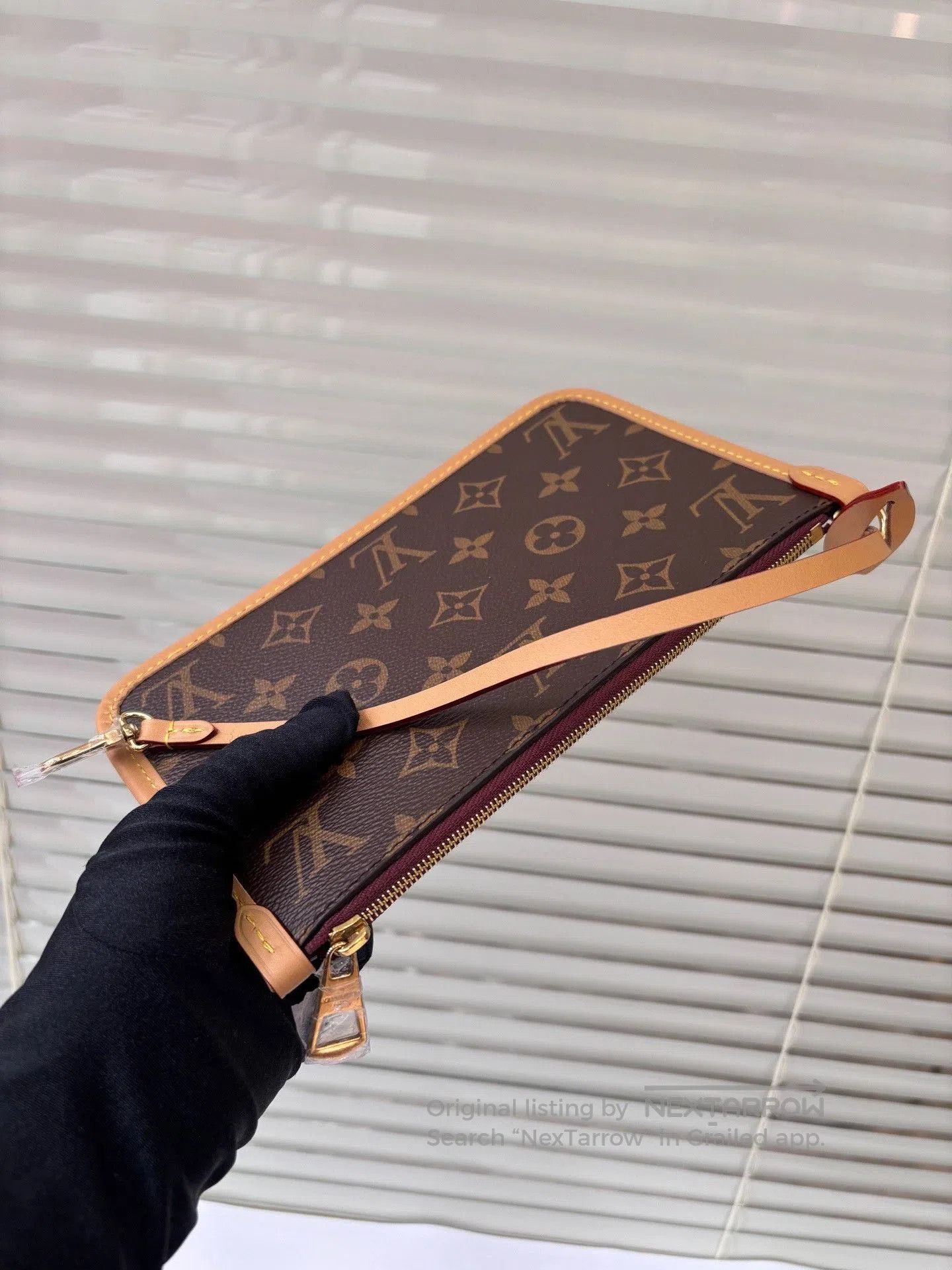 Louis Vuitton LV Classic Monogram Carryall Pouch. Size ONE SIZE - 2 Thumbnail