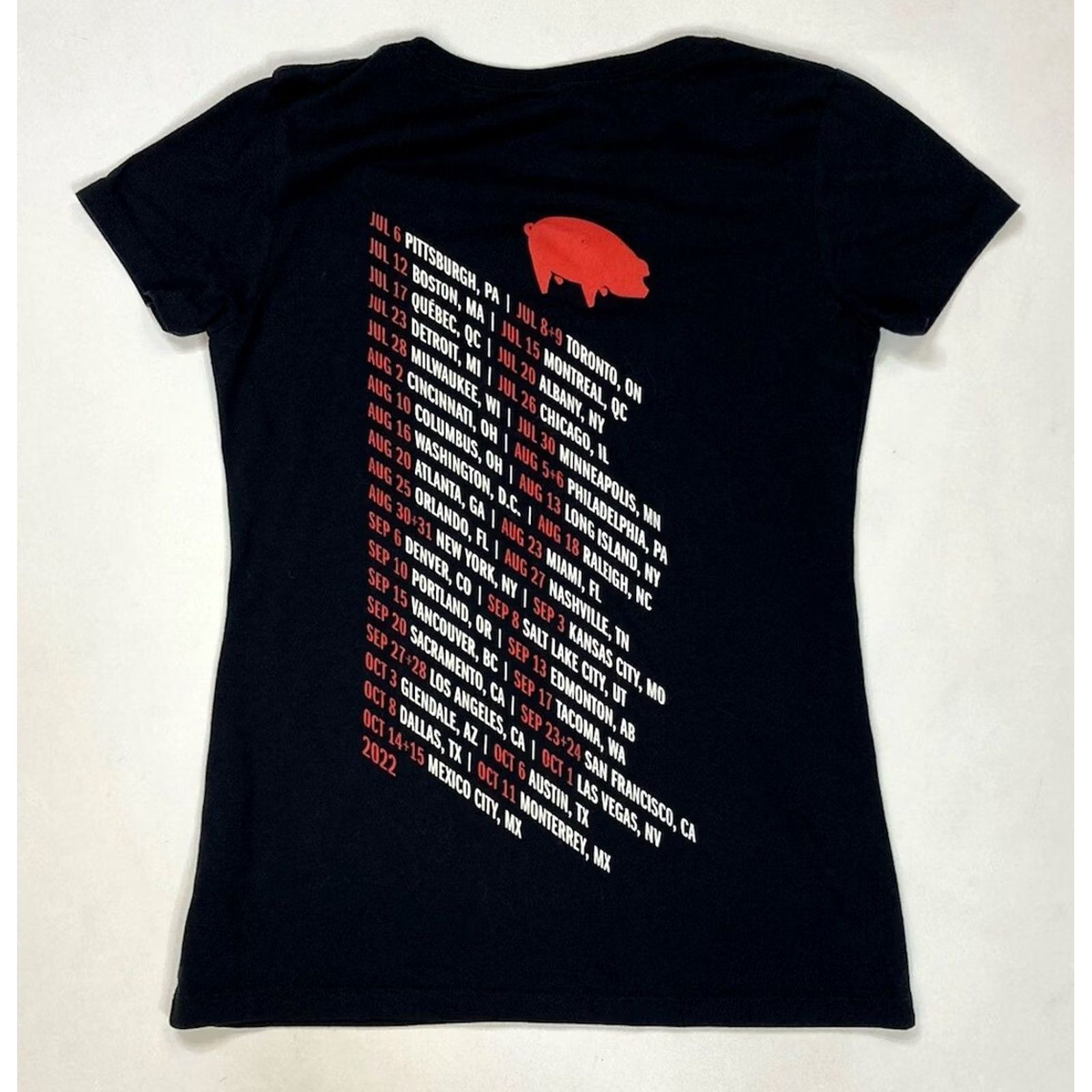 Vintage VINTAGE Roger Waters V-Neck Tour 2022 Graphic T-Shirt Women Small Short Sleeve Music Size S / US 4 / IT 40 - 2 Thumbnail