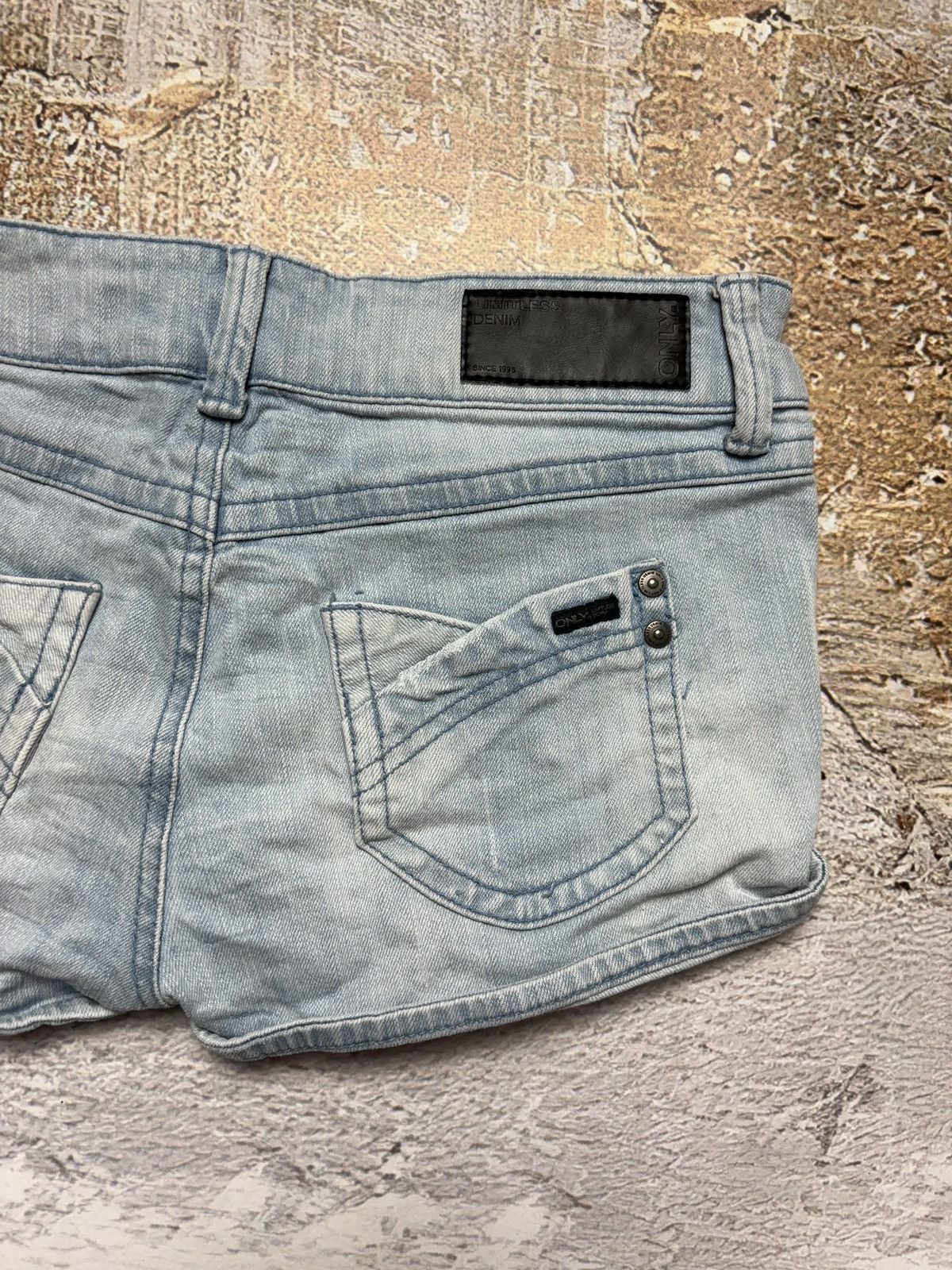 Japanese Brand × Vintage Vintage pockets micro mini denim shorts Size 28" / US 6 / IT 42 - 6 Thumbnail