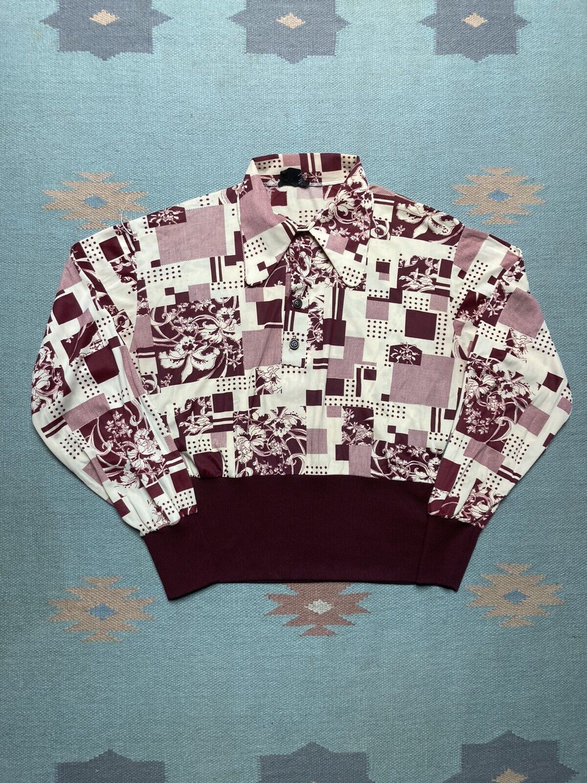 Vintage 70s gaucho shirt floral flowers pullover butterfly collar L Size US L / EU 52-54 / 3 - 1 Thumbnail