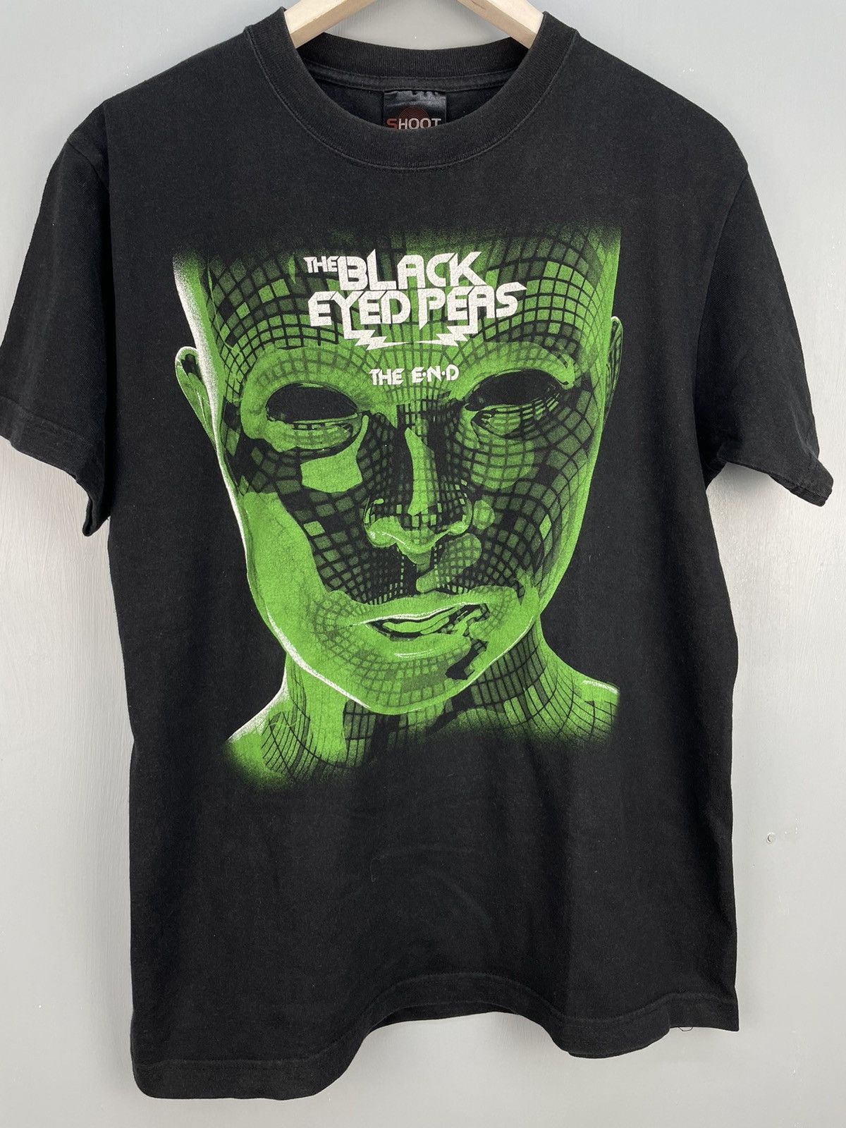 Band Tees Vintage Y2K The Black Eyed Peas The End promo band t shirt Size US M / EU 48-50 / 2 - 3 Thumbnail
