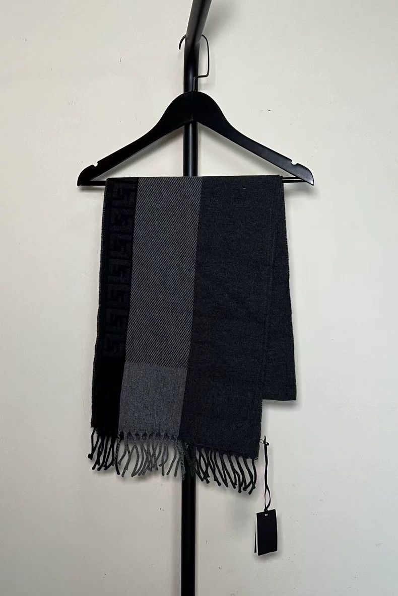 Fendi Fendi Grey FF logo letter scarf Size ONE SIZE - 1 Thumbnail