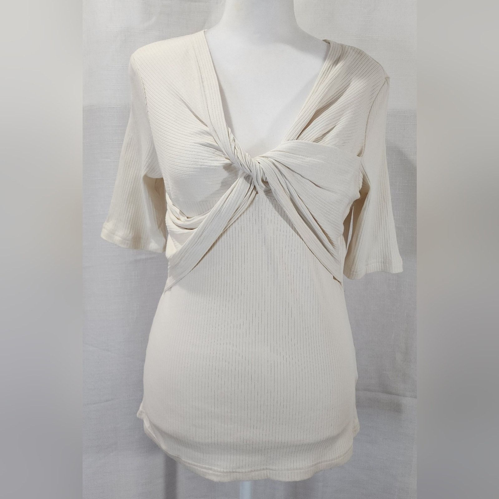 Lauren Ralph Lauren Ralph Lauren Cream Twist Front Top Med NEW Size M / US 6-8 / IT 42-44 - 1 Thumbnail
