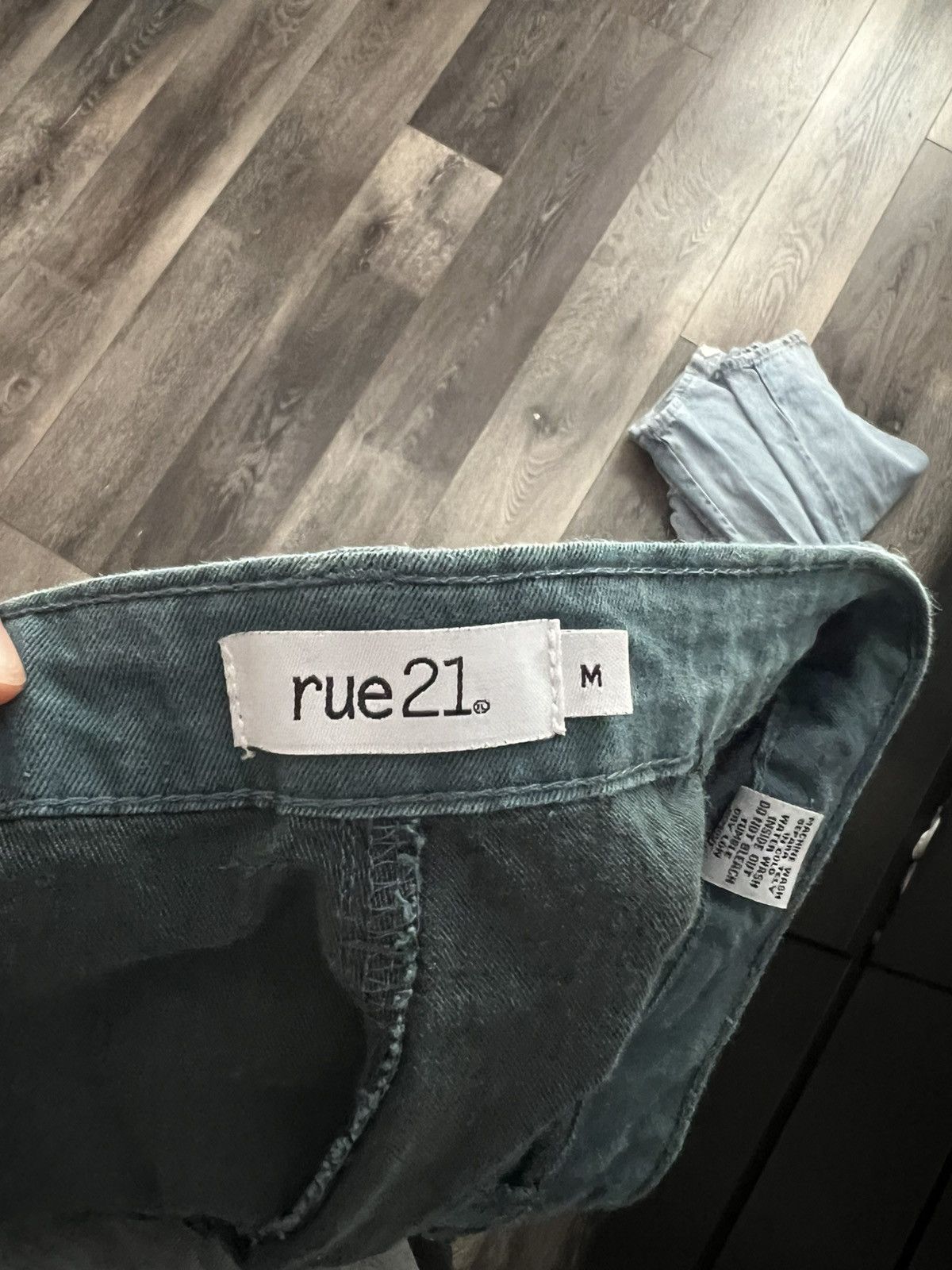 rue21 Rue 21 fashionable cargos Size 28" / US 6 / IT 42 - 3 Thumbnail