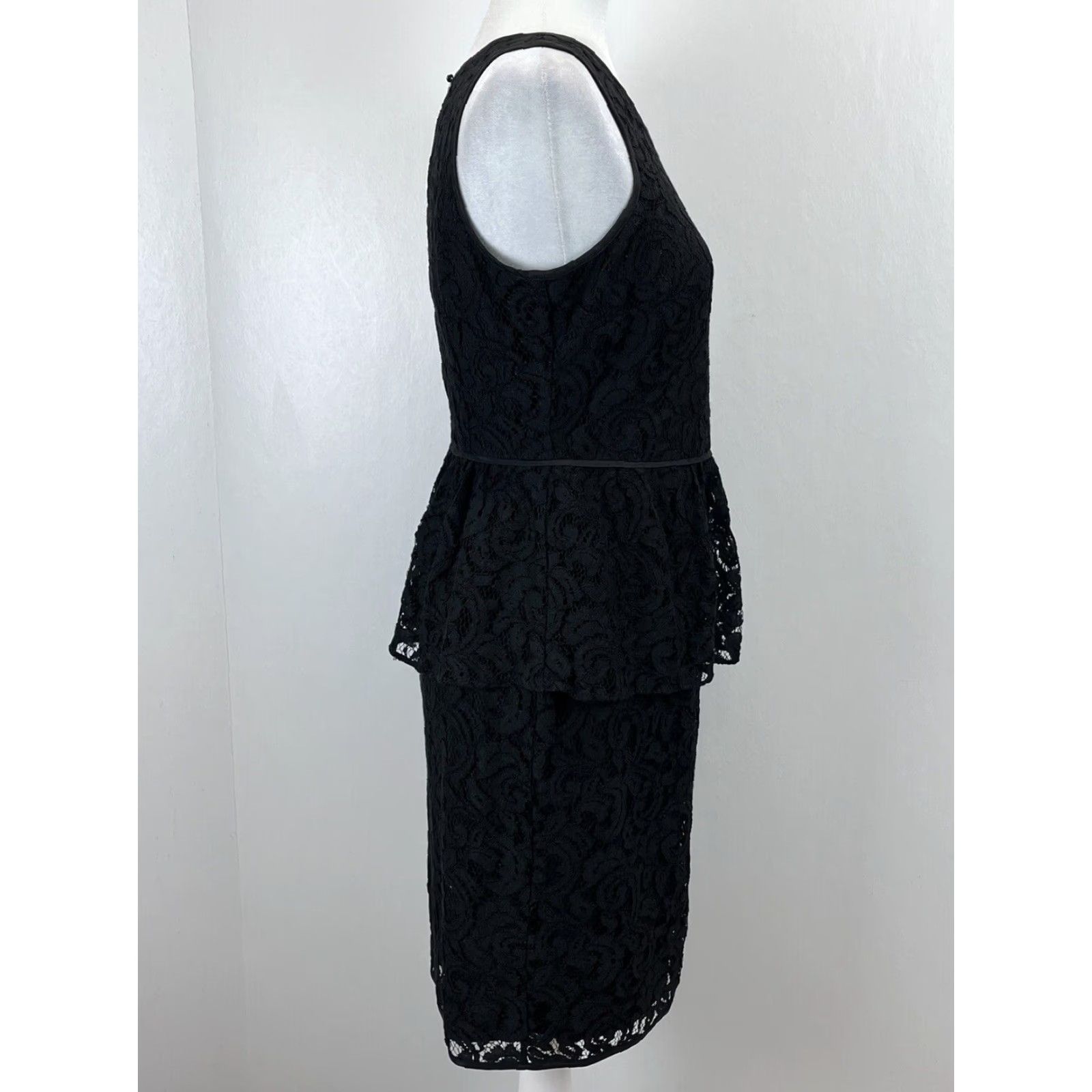 Banana Republic VINTAGE Banana Republic Black Lace Peplum Waist Sleeveless Dress Women's 4 Knee Length Size S / US 4 / IT 40 - 4 Thumbnail