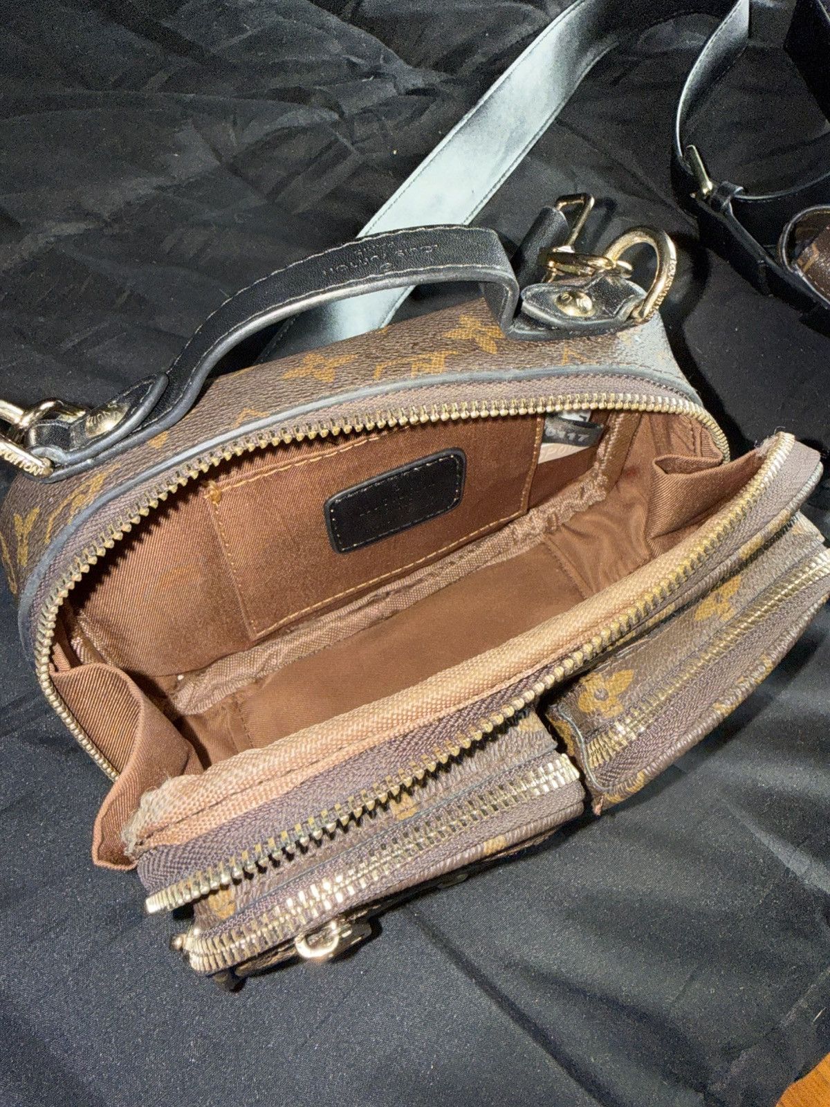 Louis Vuitton Louis Vuitton Monogram Canvas Utility Crossbody bag Size ONE SIZE - 3 Thumbnail