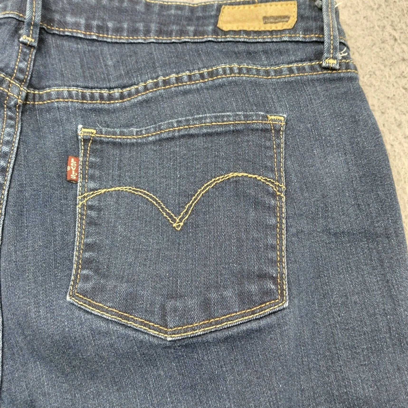 Levi's Levi’s Jeans Women 14/32 Slim Leg Blue Denim 5-Pocket Classic Rise Stretch Medium Wash Denim Jeans - Regular Size Type Size 36" / US 14 / IT 50 - 4 Thumbnail