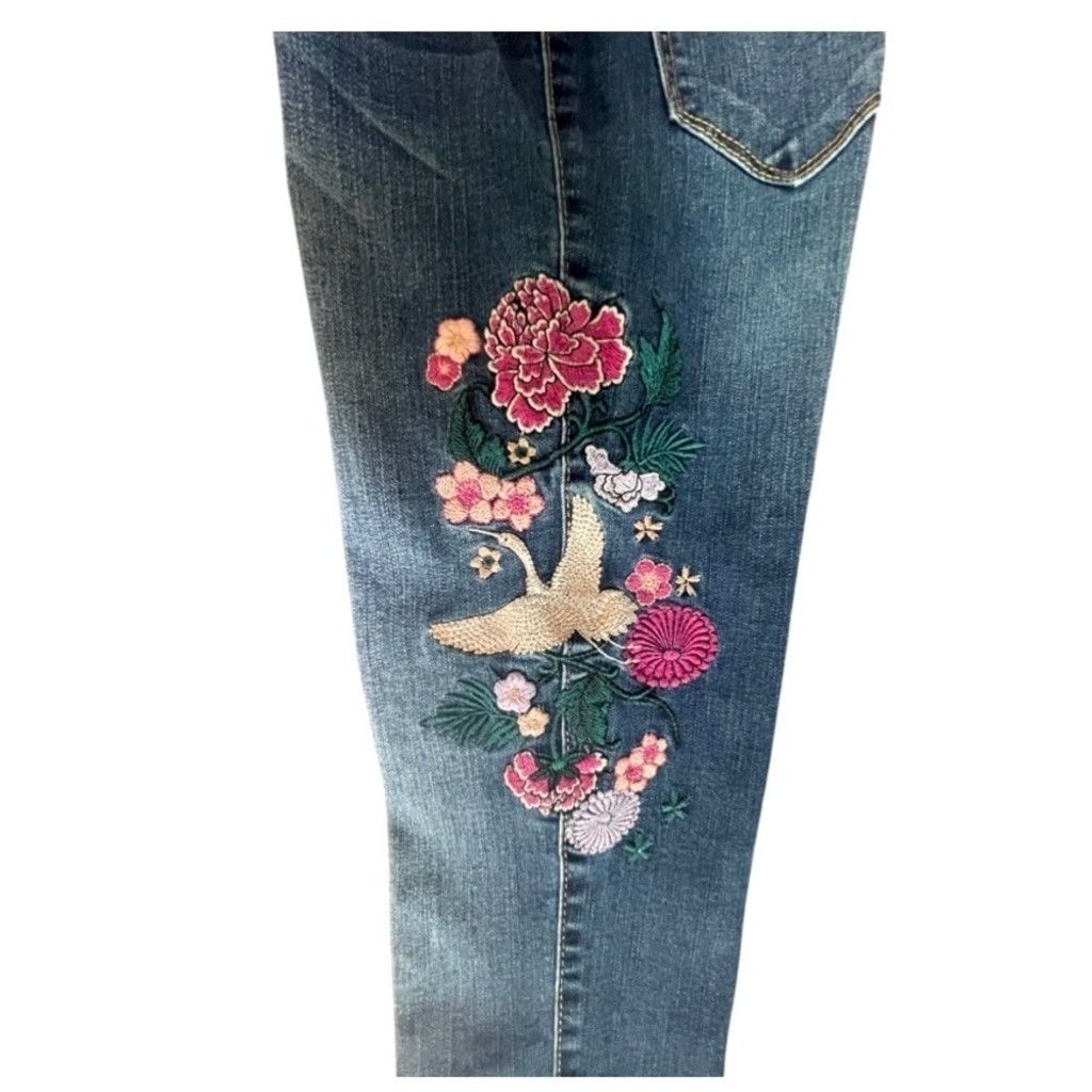 Aeropostale AEROPOSTALE Floral Embroidered Jeans Women’s Size 0. Size 25" / US 0 / IT 36 - 4 Thumbnail