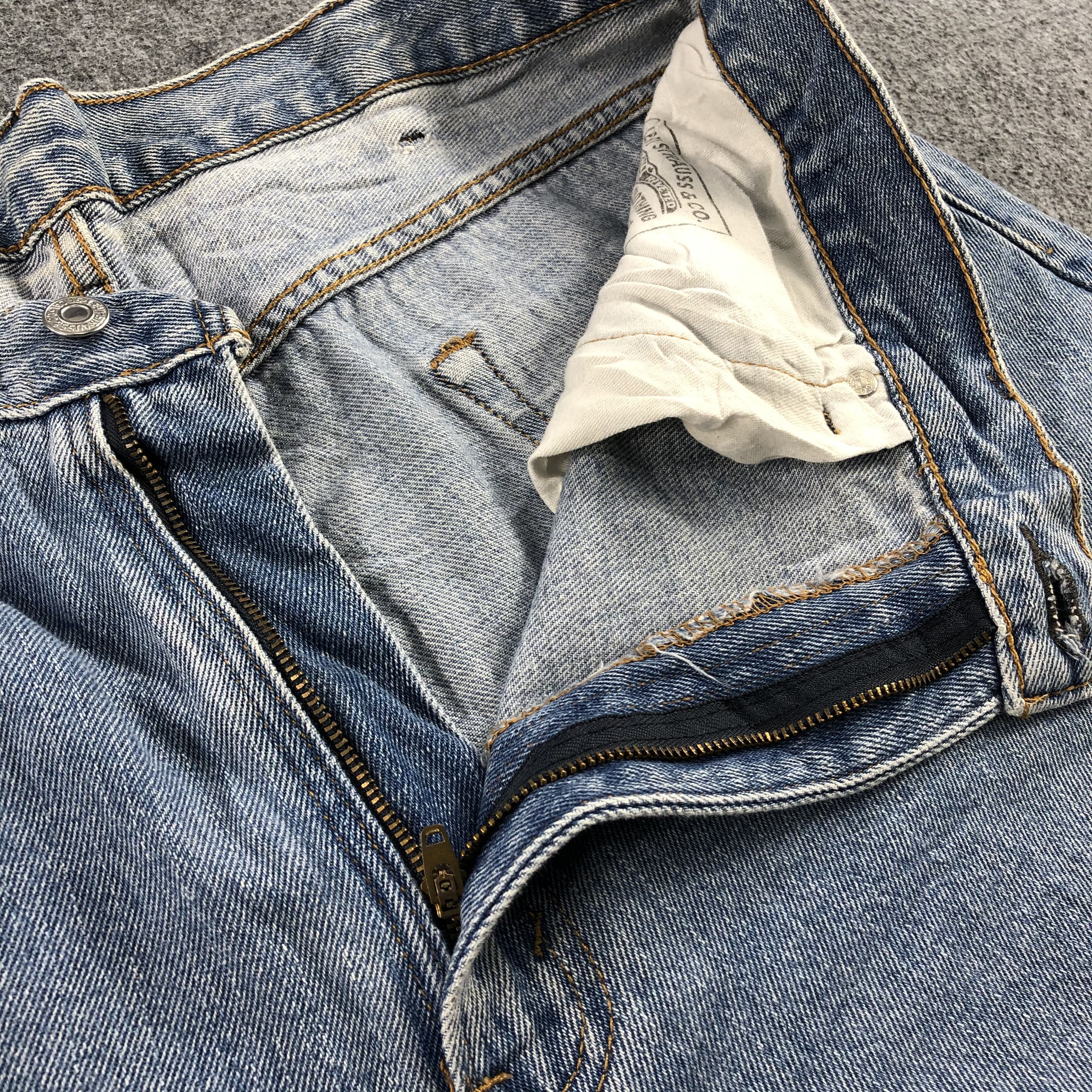 Levi's Vintage Light Wash Levis 550 Jeans-J2127 Size US 39 - 8 Thumbnail