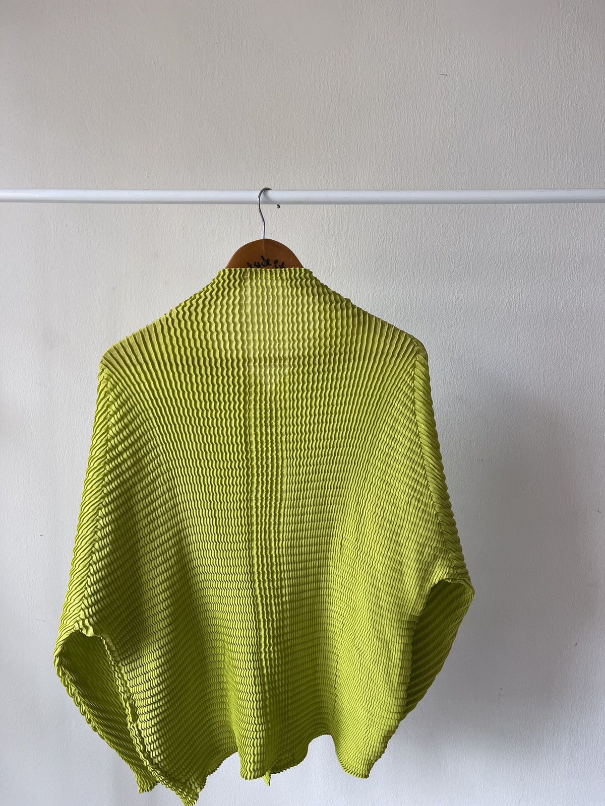 Issey Miyake × Pleats Please Issey Miyake 2000s Issey Miyake Pleats please Button up Size US L / EU 52-54 / 3 - 7 Thumbnail