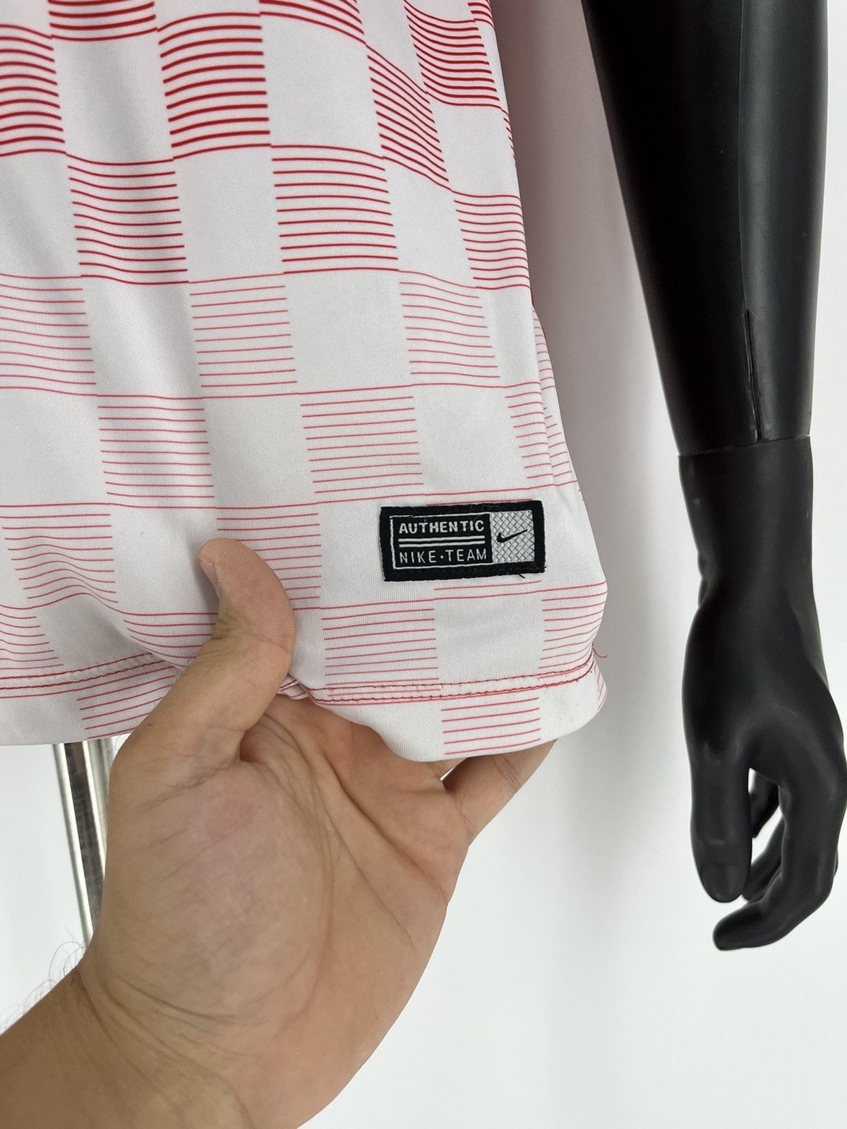 Vintage Vintage Croatia National Nike Home Euro Soccer Jersey Size US M / EU 48-50 / 2 - 8 Thumbnail