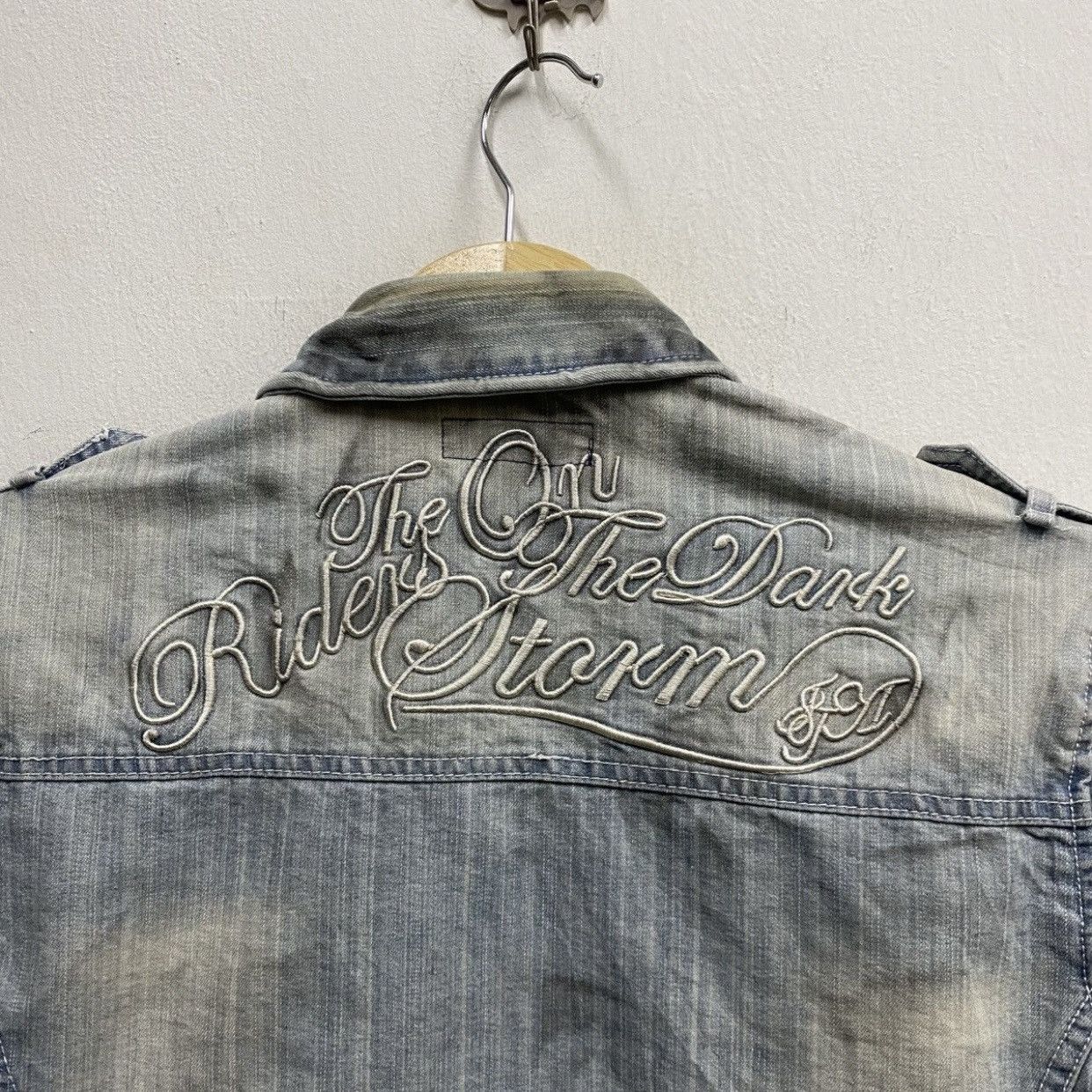 In The Attic IN THE ATTIC Japanese Brand Y2K Grunge Distressed DenimShirt Size US M / EU 48-50 / 2 - 12 Thumbnail