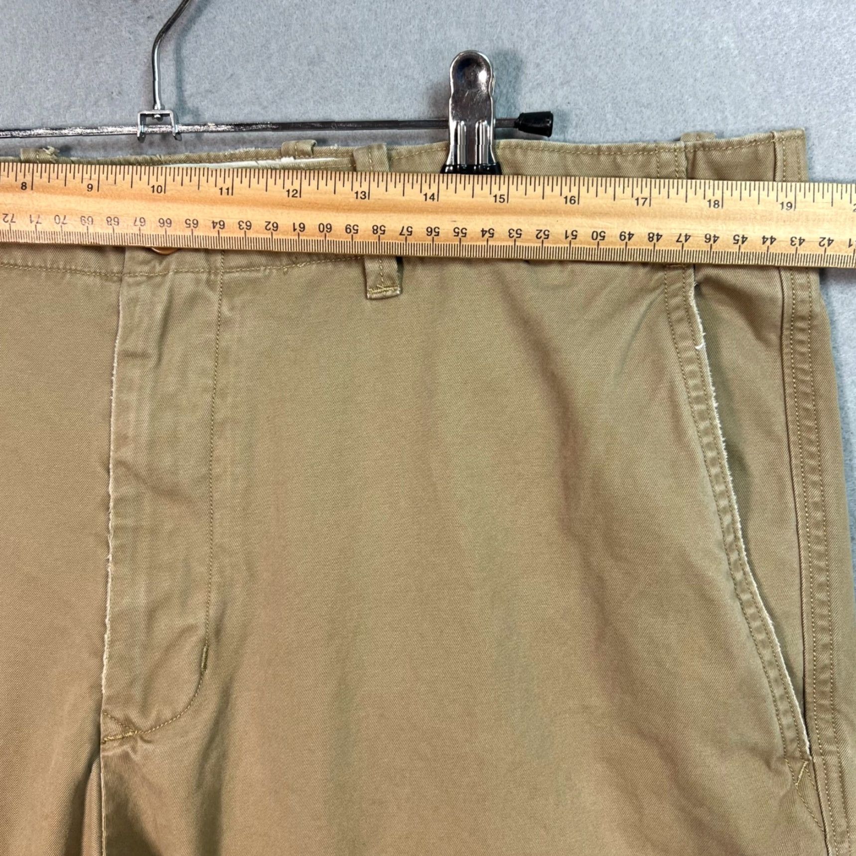 Banana Republic VINTAGE Banana Republic Khaki Pants Mens Relaxed Fit 38 Regular Beige Cotton Front Flat Pockets 28 Inseam 38x28 Simple Front Men's Pants Size US 38 / EU 54 - 5 Thumbnail