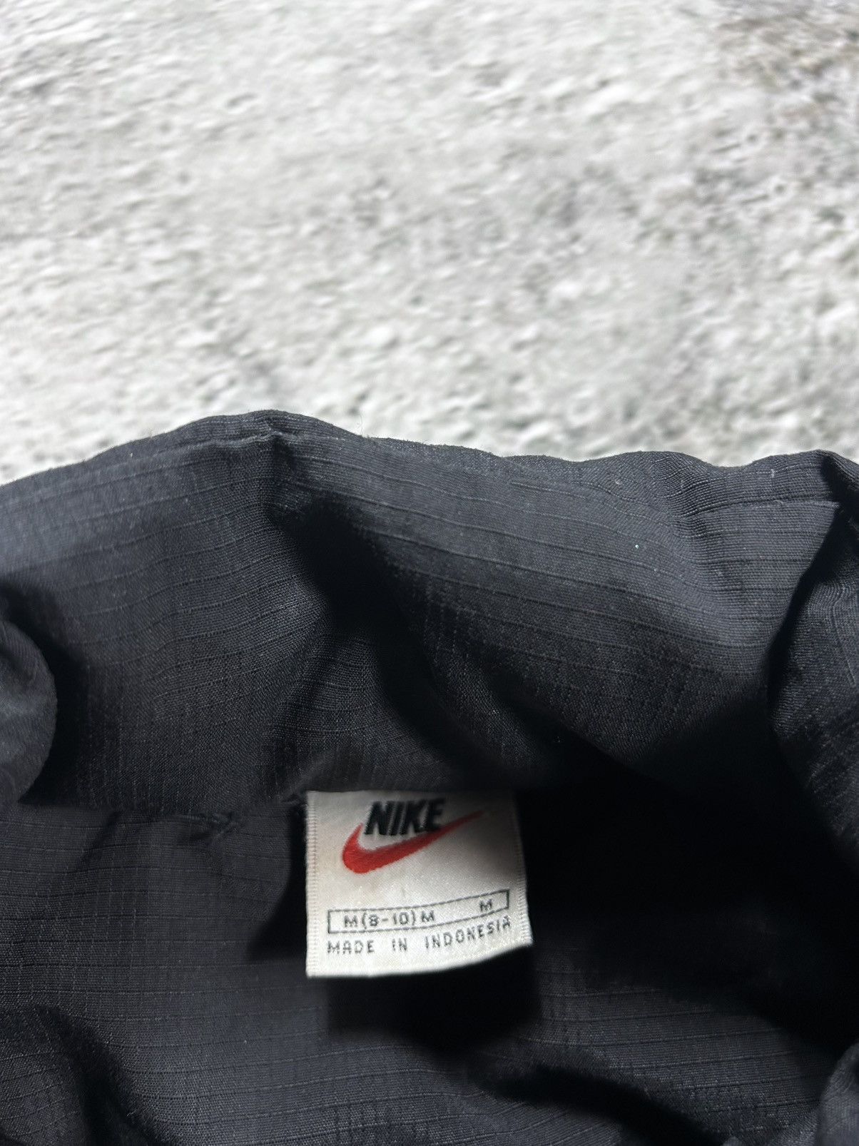 Nike Nike black puffer jacket big logo vintage 90s spell out Size US M / EU 48-50 / 2 - 8 Thumbnail