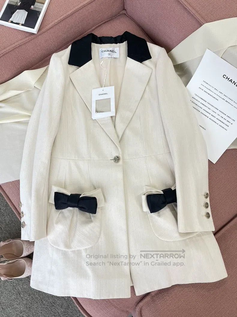 Chanel Chanel 21S beige lapel bow pocket jacket Size M / US 6-8 / IT 42-44 - 1 Thumbnail