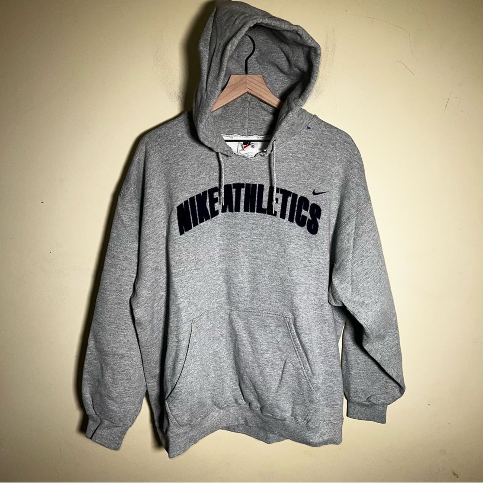 Nike VNTG NIKE Embroidered felt letter 90s hoodie XL Size US XL / EU 56 / 4 - 3 Thumbnail