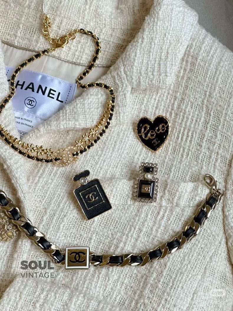 Chanel Chanel Perfume Bottle Leather Brooch Pin Size ONE SIZE - 8 Thumbnail