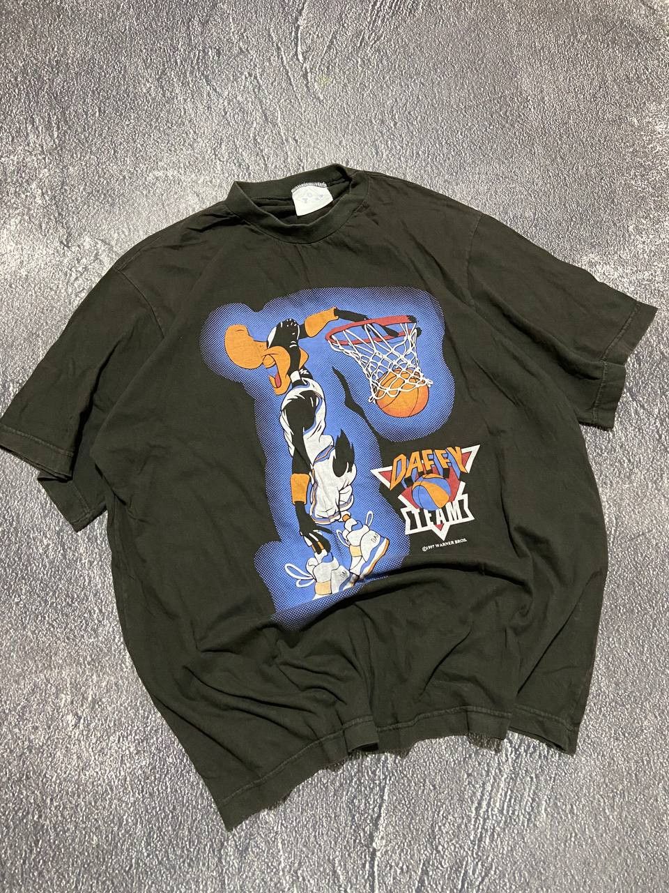 Vintage Vintage Looney Tunes Daffy Team 1997 distressed tee Size US XL / EU 56 / 4 - 1 Thumbnail