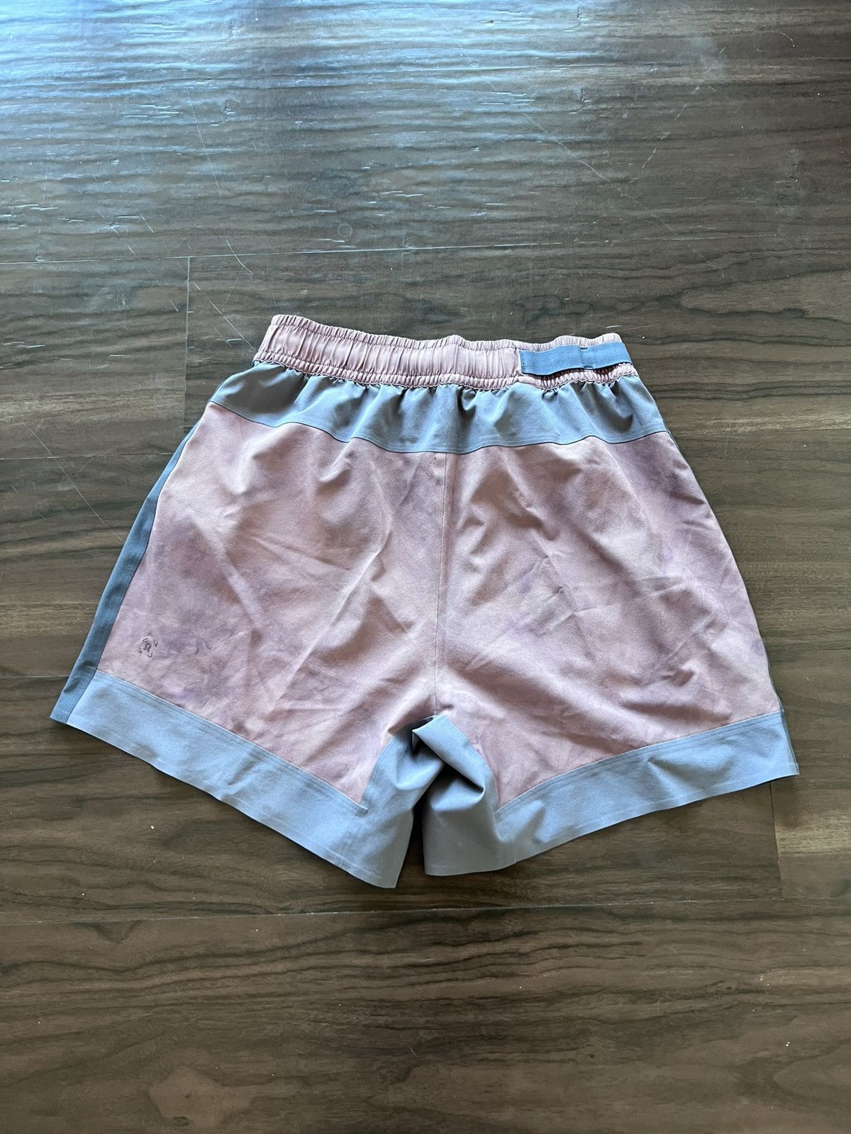 Lululemon Lululemon Shorts Size US 30 / EU 46 - 2 Thumbnail