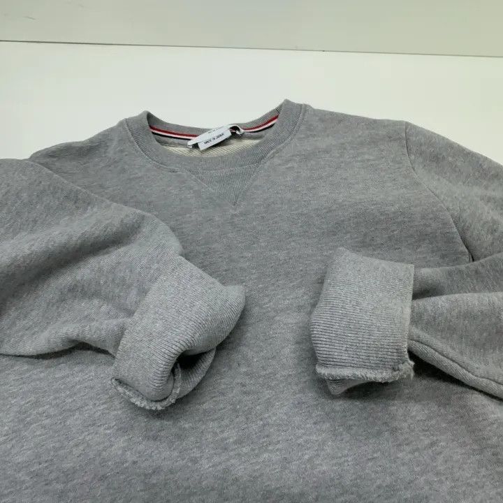 Thom Browne Thom Browne Classic Gray Striped Sweatshirt -2507 Size US S / EU 44-46 / 1 - 6 Thumbnail