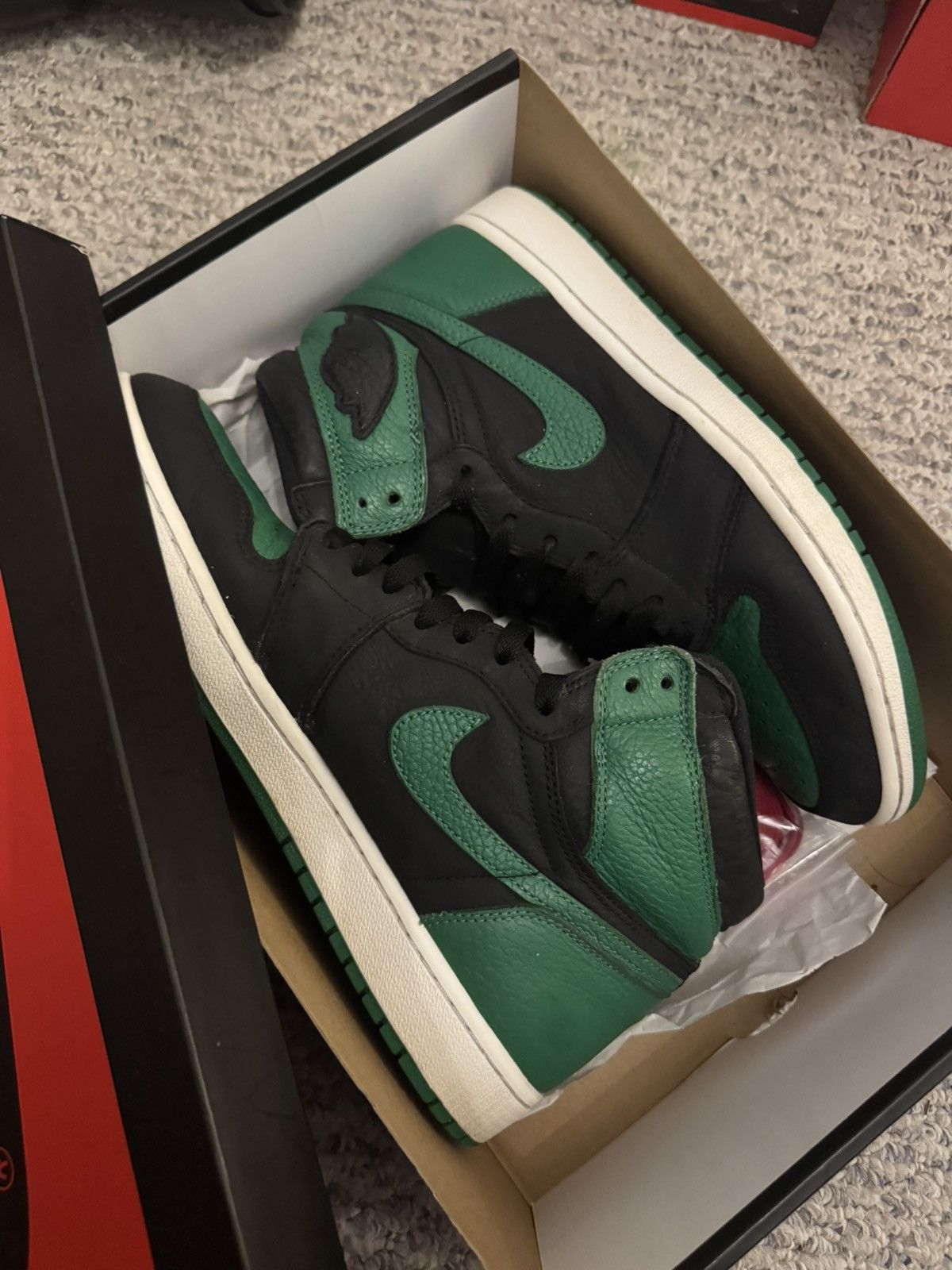 Jordan Brand × Nike Size 10 - Jordan 1 Retro High OG Pine Green 2.0 555088-030 Size US 10 / EU 43 - 3 Thumbnail