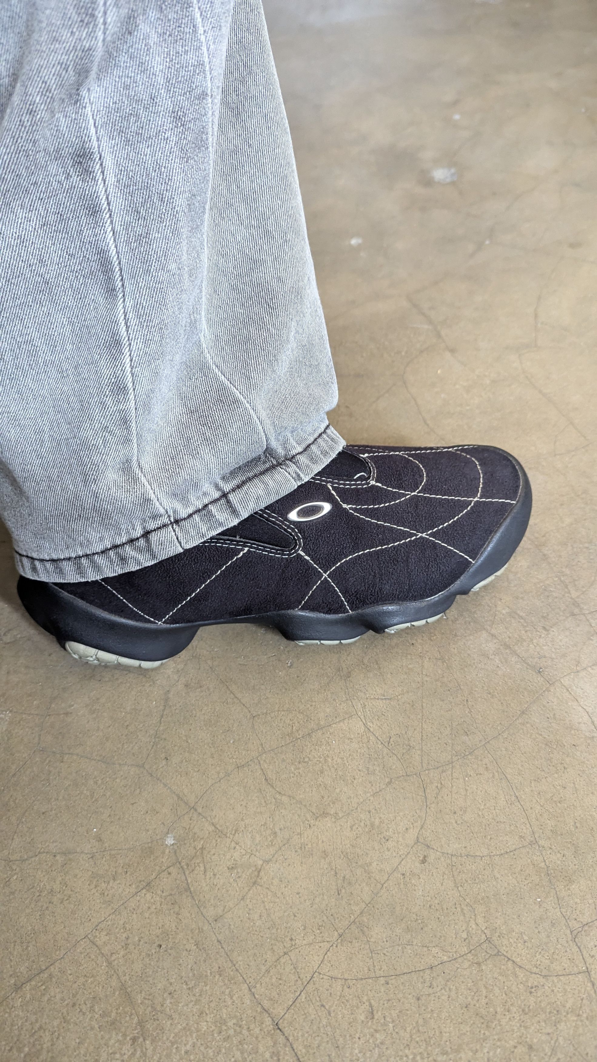 Oakley Vintage Y2K Oakley Flesh Bottlecap (Black) Shoes Gorpcore 90 Size US 6 / EU 39 - 1 Thumbnail