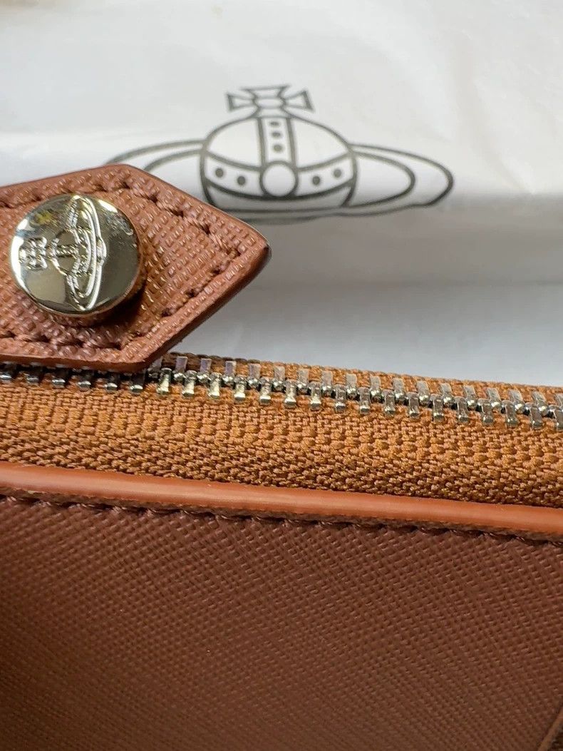 Vivienne Westwood Vivienne Westwood Saturn Logo zipper clip, coffee brown Size ONE SIZE - 4 Thumbnail