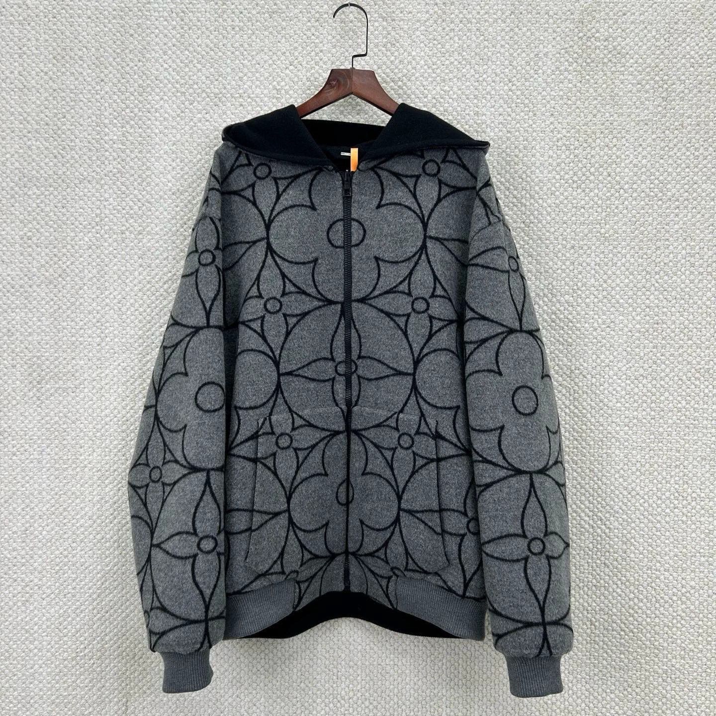Louis Vuitton gray floral hoodie with black accents Size US L / EU 52-54 / 3 - 1 Thumbnail