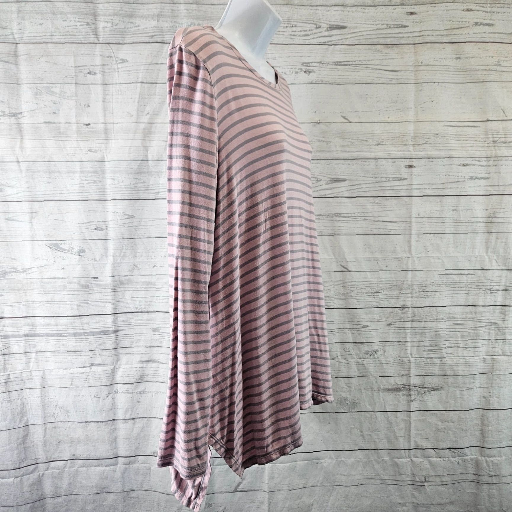 Vintage LOGO Lori Goldstein Womens Blouse Shirt Long Sleeve Pink Gray Stripe Rayon Medium Size M / US 6-8 / IT 42-44 - 3 Thumbnail