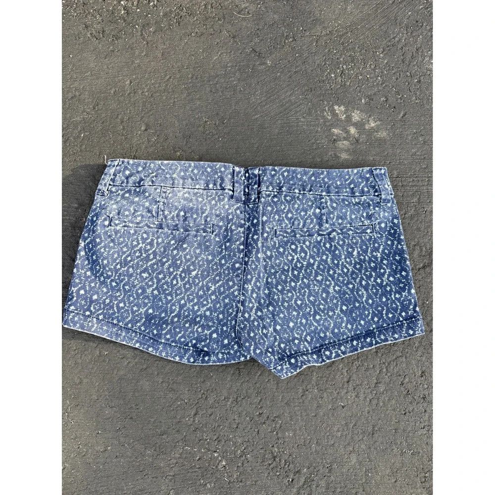 American Eagle Outfitters American Eagle Shortie Blue Ikat Print Shorts 4 Low Rise Size 27" / US 4 / IT 40 - 8 Thumbnail