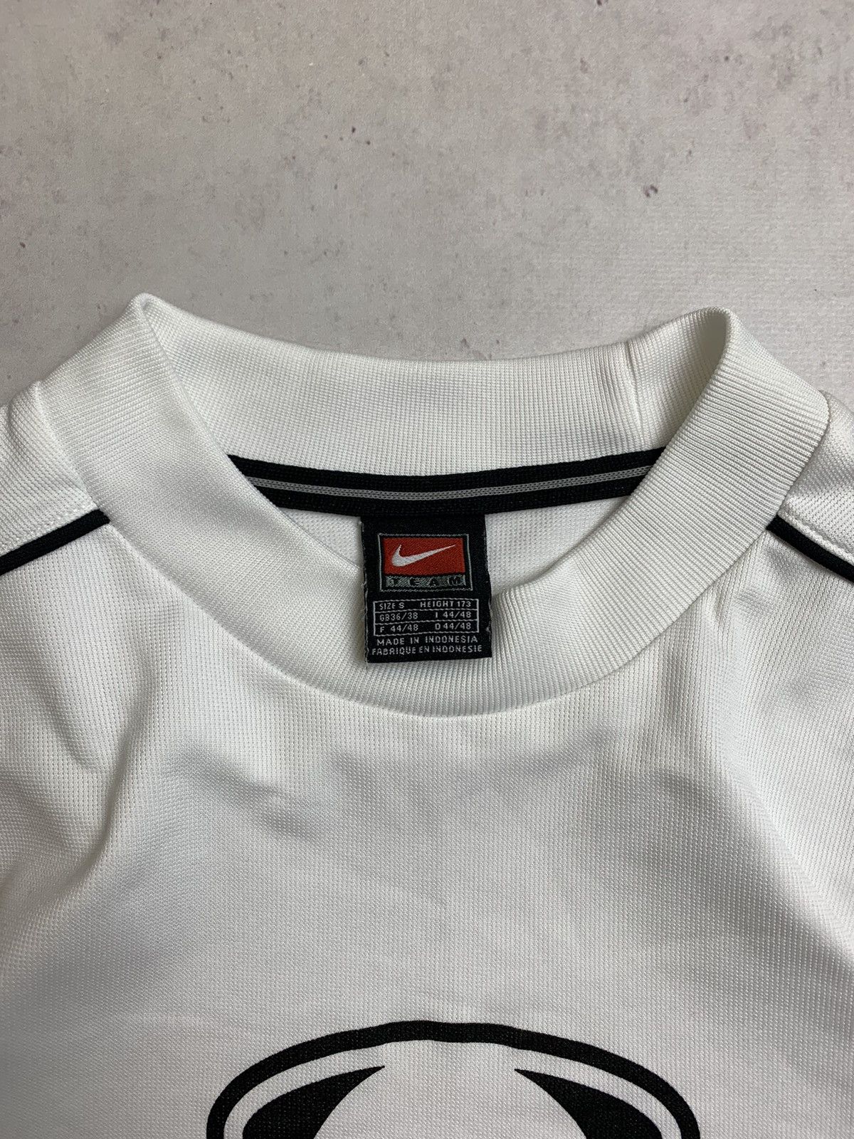 Nike Vintage Nike TN Style T-shirt S Y2K Size US S / EU 44-46 / 1 - 4 Thumbnail