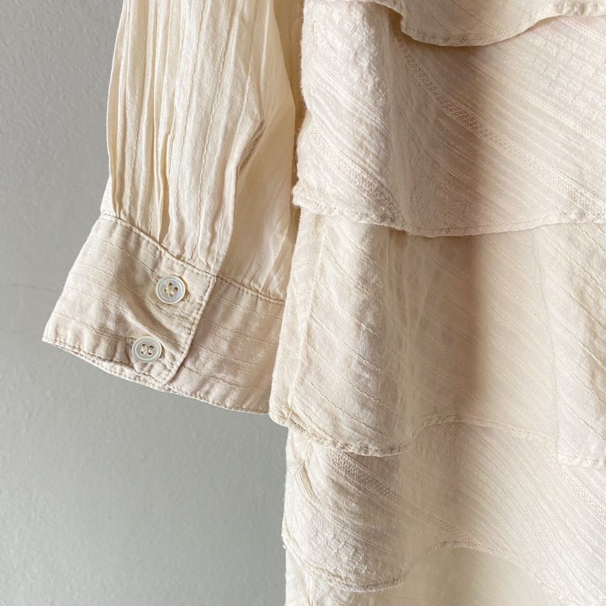 Designer × Japanese Brand A.T Ivory Tiered Ruffle Blouse Size L / US 10 / IT 46 - 8 Thumbnail