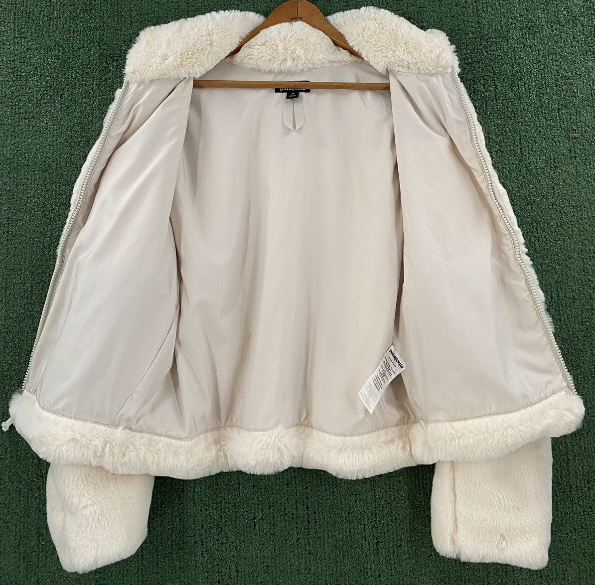 Patagonia Patagonia Lunar Frost Natural Cream Soft Faux Fur Jacket XS Size XS / US 0-2 / IT 36-38 - 6 Thumbnail