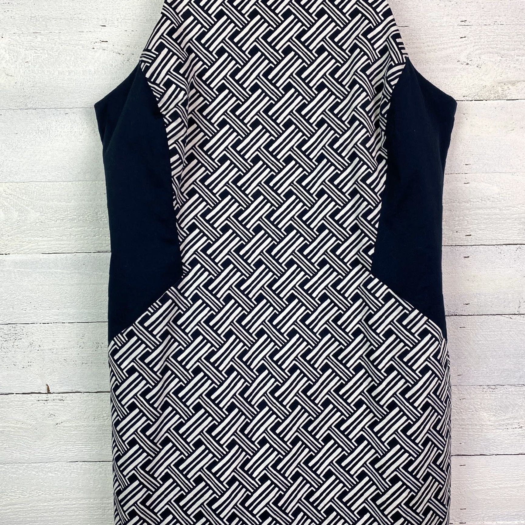 Banana Republic VINTAGE? No, Banana Republic Sheath Dress Blue White Sleeveless Back Zip Lined Career Dress 8 Women Knee Length Geometric Print Blue Womens Dress Size M / US 6-8 / IT 42-44 - 3 Thumbnail