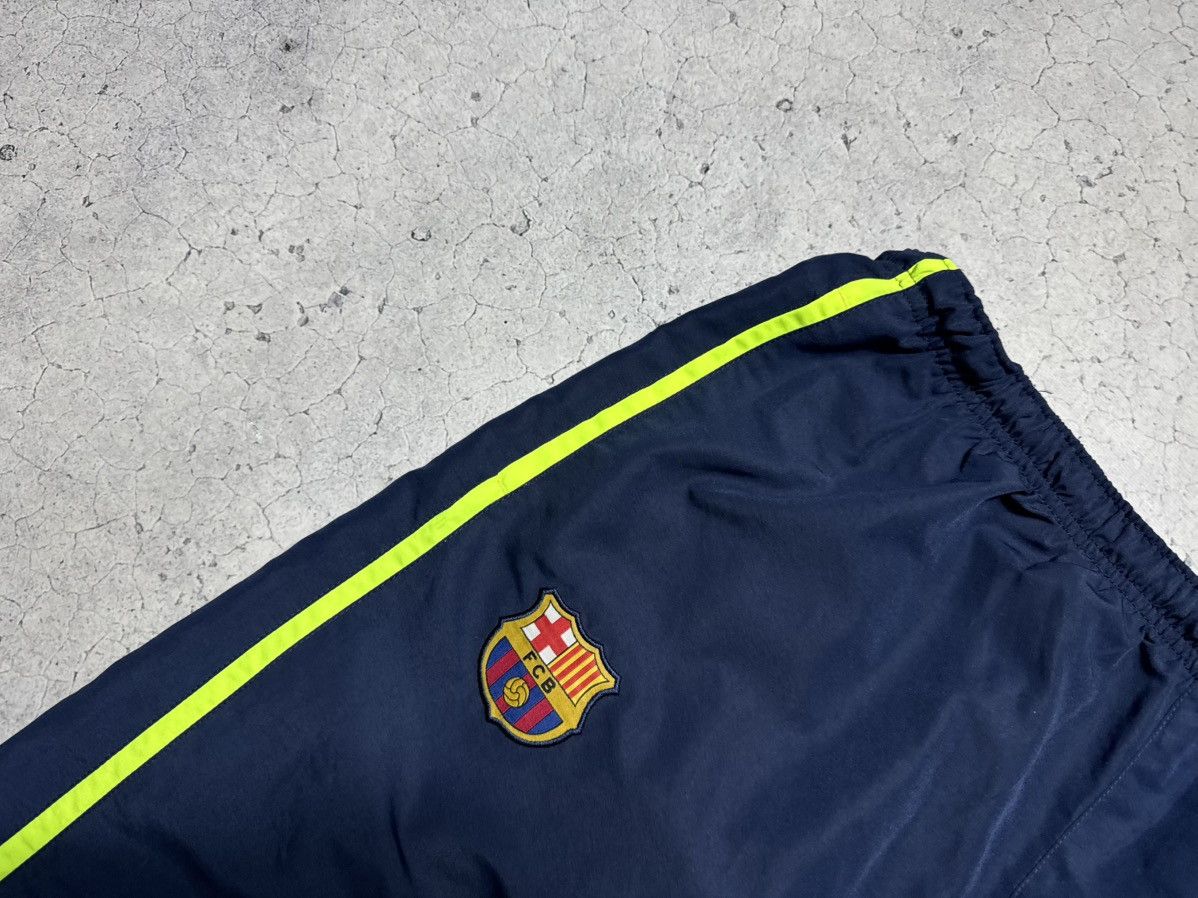 Nike Nike FC Barcelona Nylon Baggy Track Pants Football Drill Y2K Size US 38 / EU 54 - 5 Thumbnail
