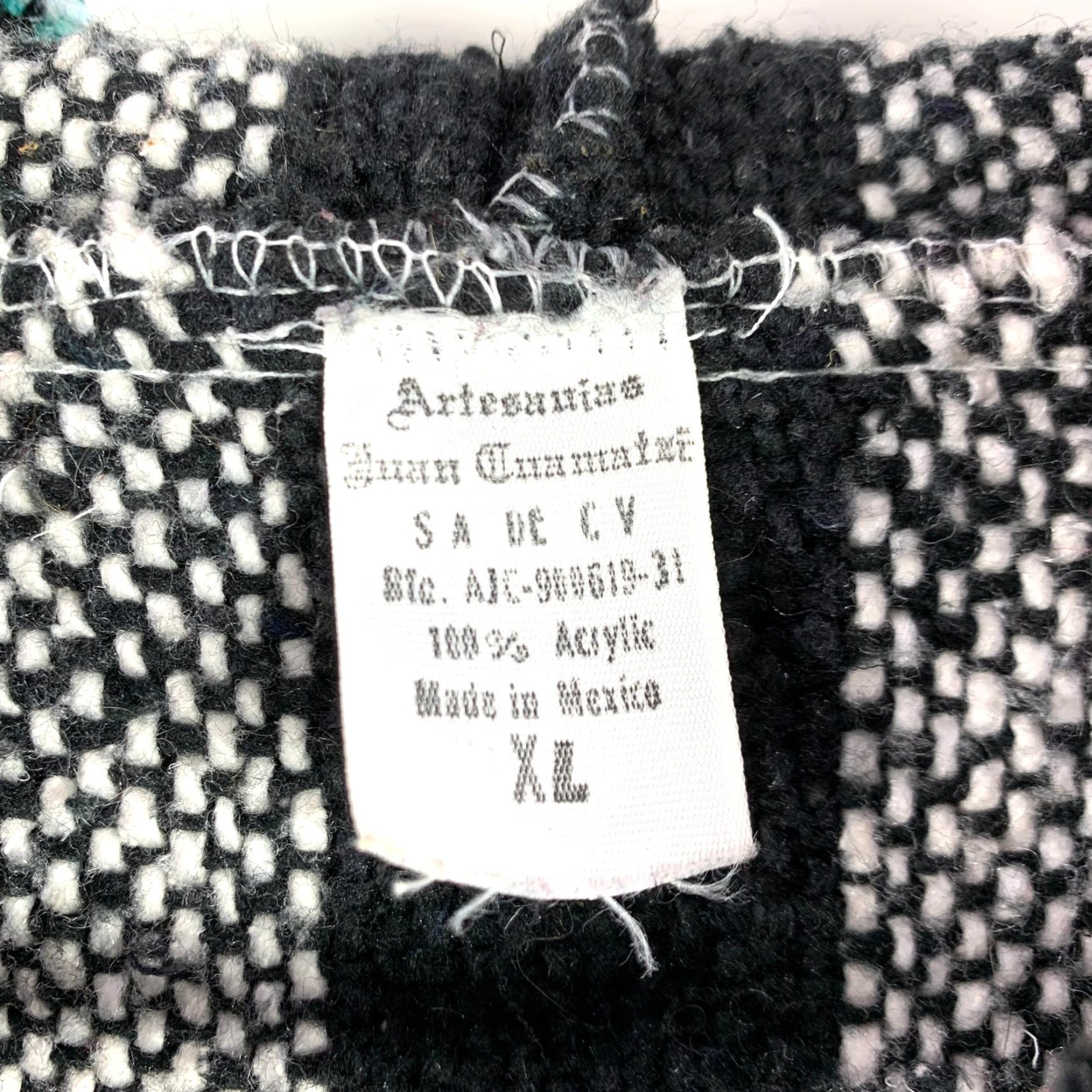 Vintage VINTAGE Artesanias Juan Cnamatzi Black White Knit Baja Pullover Hoodie XL Mexico Mens Size US XL / EU 56 / 4 - 3 Thumbnail