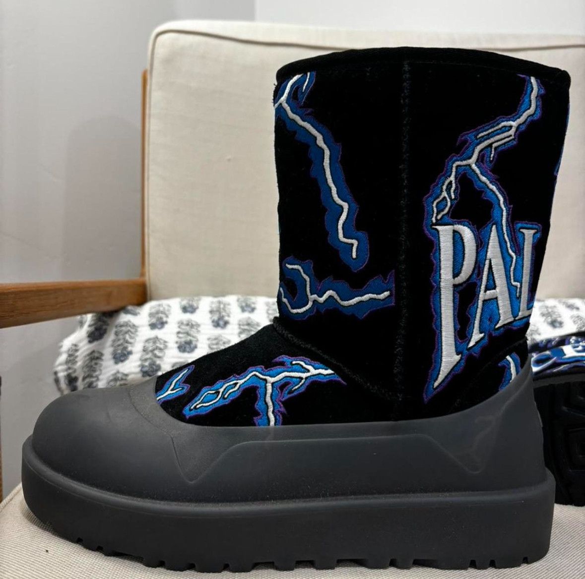 Palace × Ugg Ugg x Palace Lightning Classic Short Boot Size US 9 / EU 42 - 5 Thumbnail