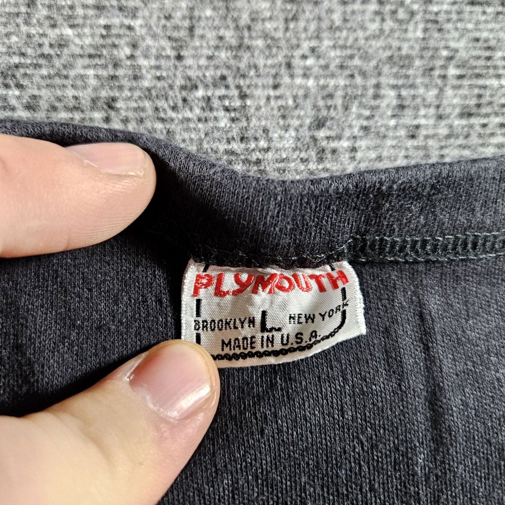 Vintage Vintage Plymouth Womens Large Black Columbo Cigarette Rolling Paper 70s Shirt Size L / US 10 / IT 46 - 3 Thumbnail