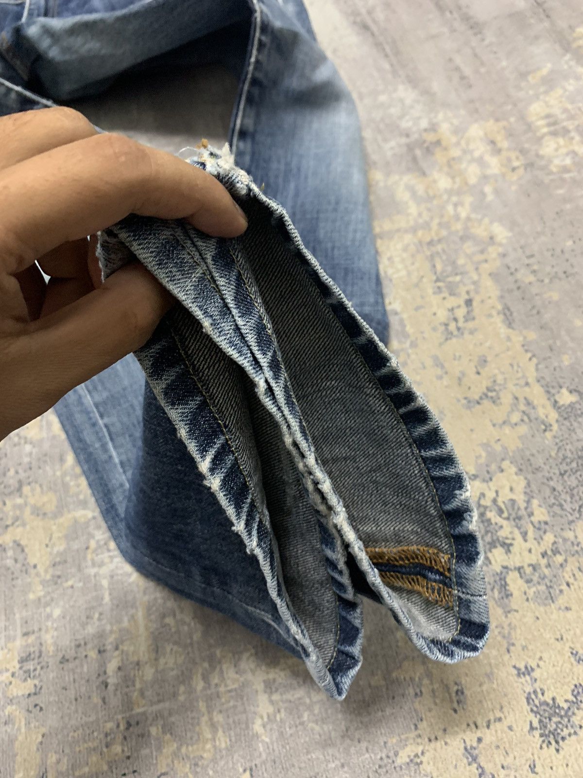 Japanese Brand Vintage Japanese Uniqlo S003 Mud Wash Distressed Loose Jeans Size US 30 / EU 46 - 9 Thumbnail