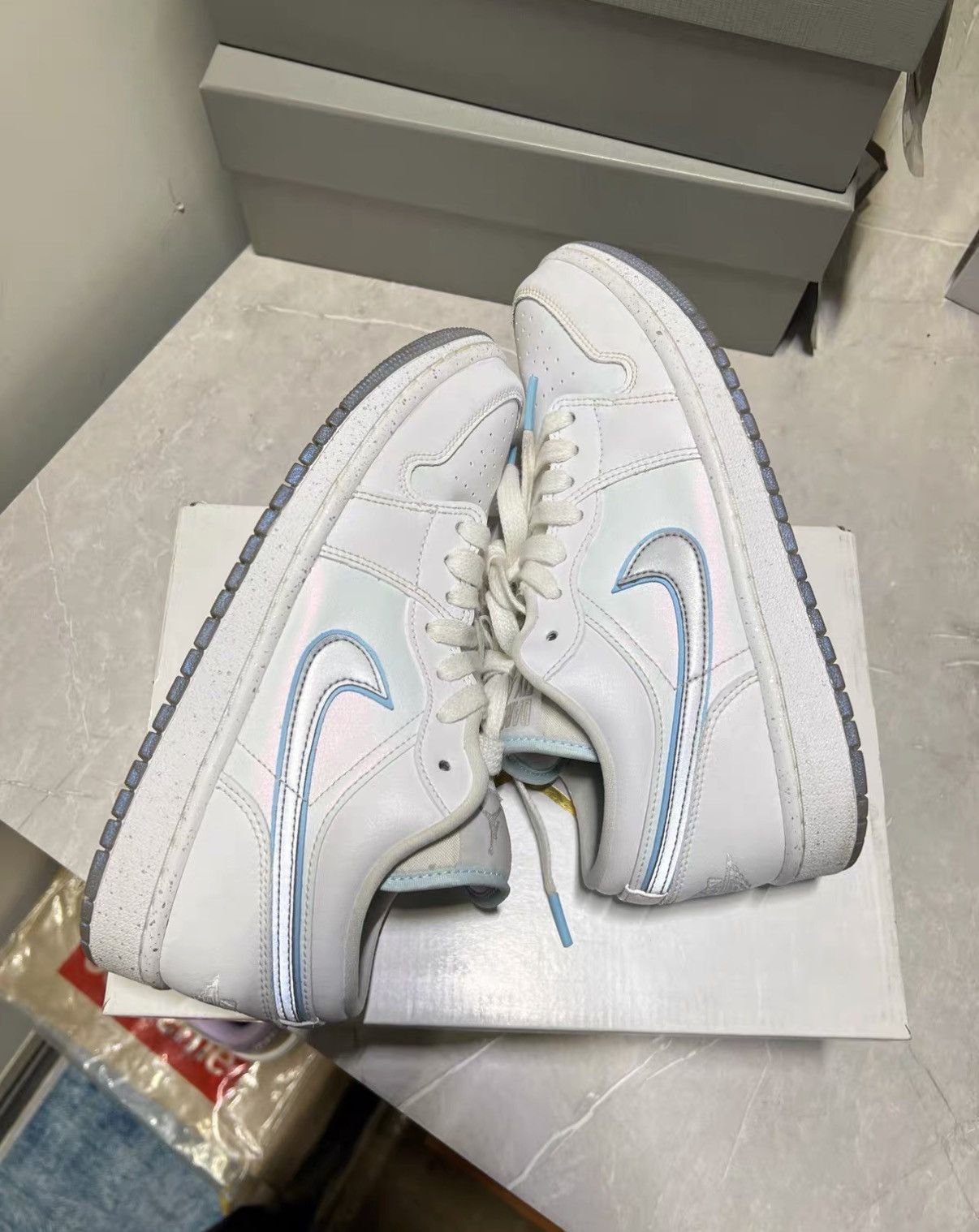 Jordan Brand Air Jordan 1 Silver White with Reflective Swoosh J42 Size US 9.5 / IT 39.5 - 1 Thumbnail
