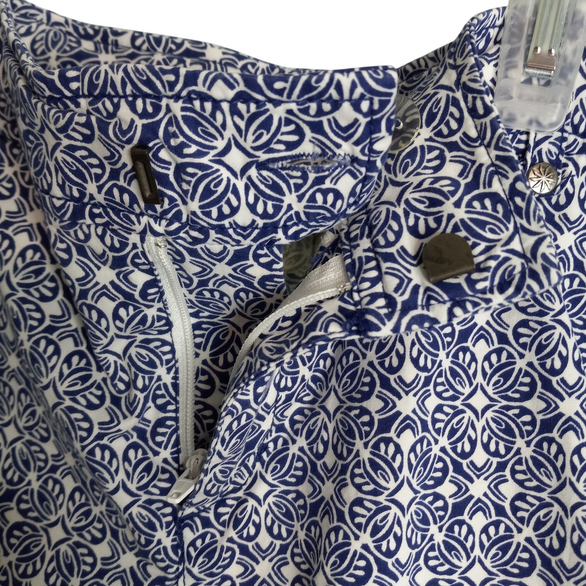 Athleta Athleta Size 6 Shorts Womens Bermuda Blue White Patterned Cu Size 30" / US 8 / IT 44 - 5 Thumbnail