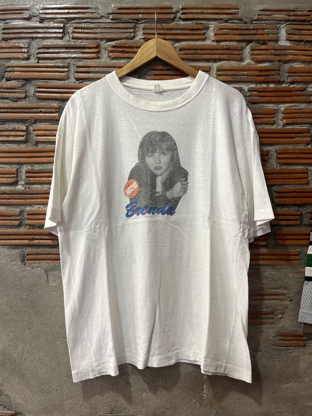 Arts & Science Vtg Beverly Hills 1992’s Movie / Brenda Walsh Actor Tshirt Size US L / EU 52-54 / 3 - 2 Thumbnail