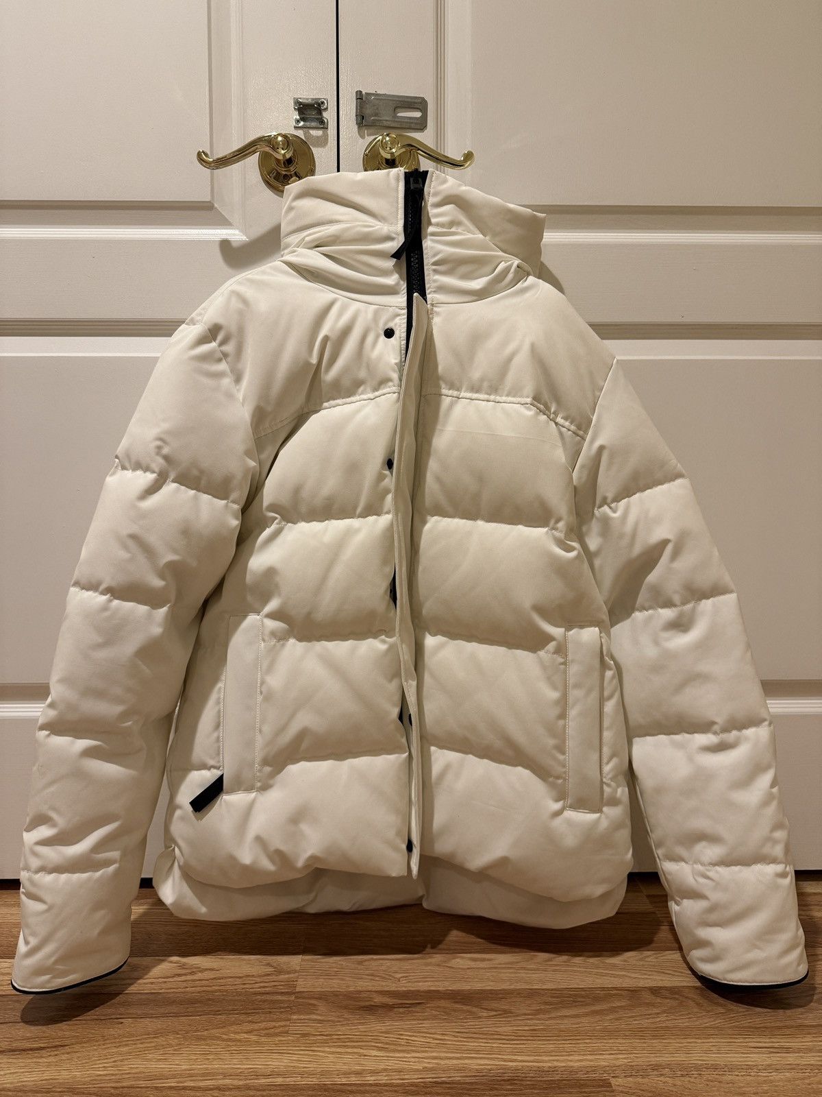 Canada Goose Canada Goose White Down Jacket Size US L / EU 52-54 / 3 - 1 Thumbnail