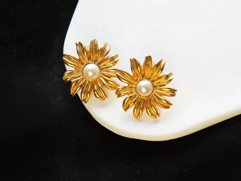 Kenzo KENZO Used daisy pearl earring Size ONE SIZE - 1 Thumbnail