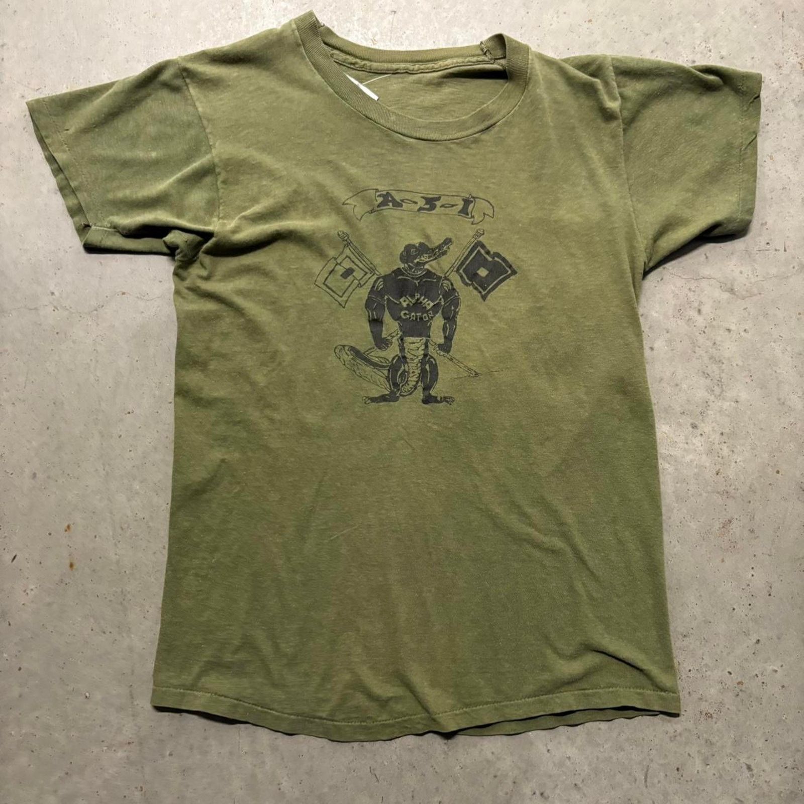 Vintage Crazy Vintage 70s Alpha Gator Military Graphic T Shirt Size US M / EU 48-50 / 2 - 1 Thumbnail