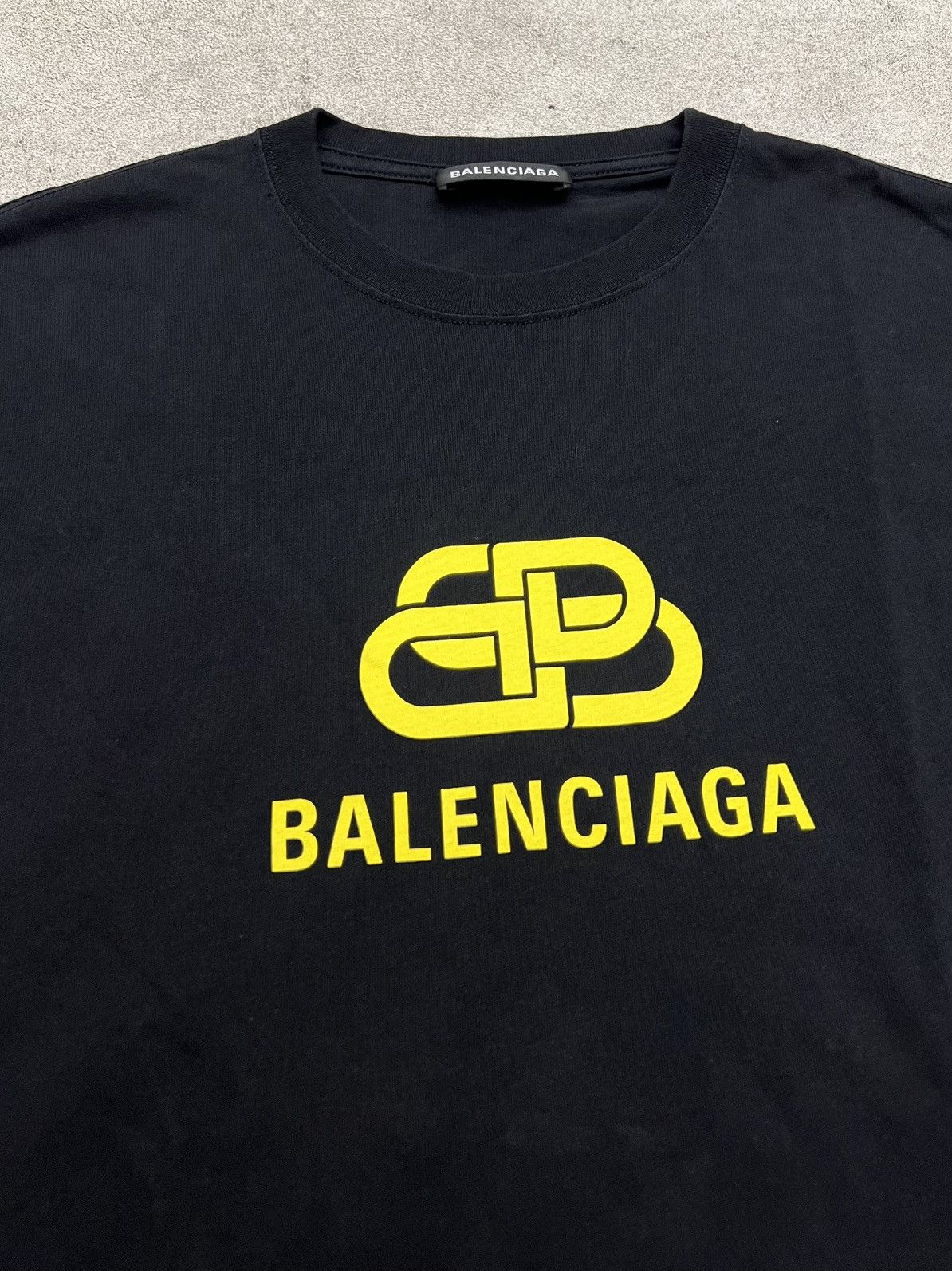 Balenciaga 💥Oversized Balenciaga BB Interlock Yellow Logo T-shirt Size US XS / EU 42 / 0 - 2 Thumbnail
